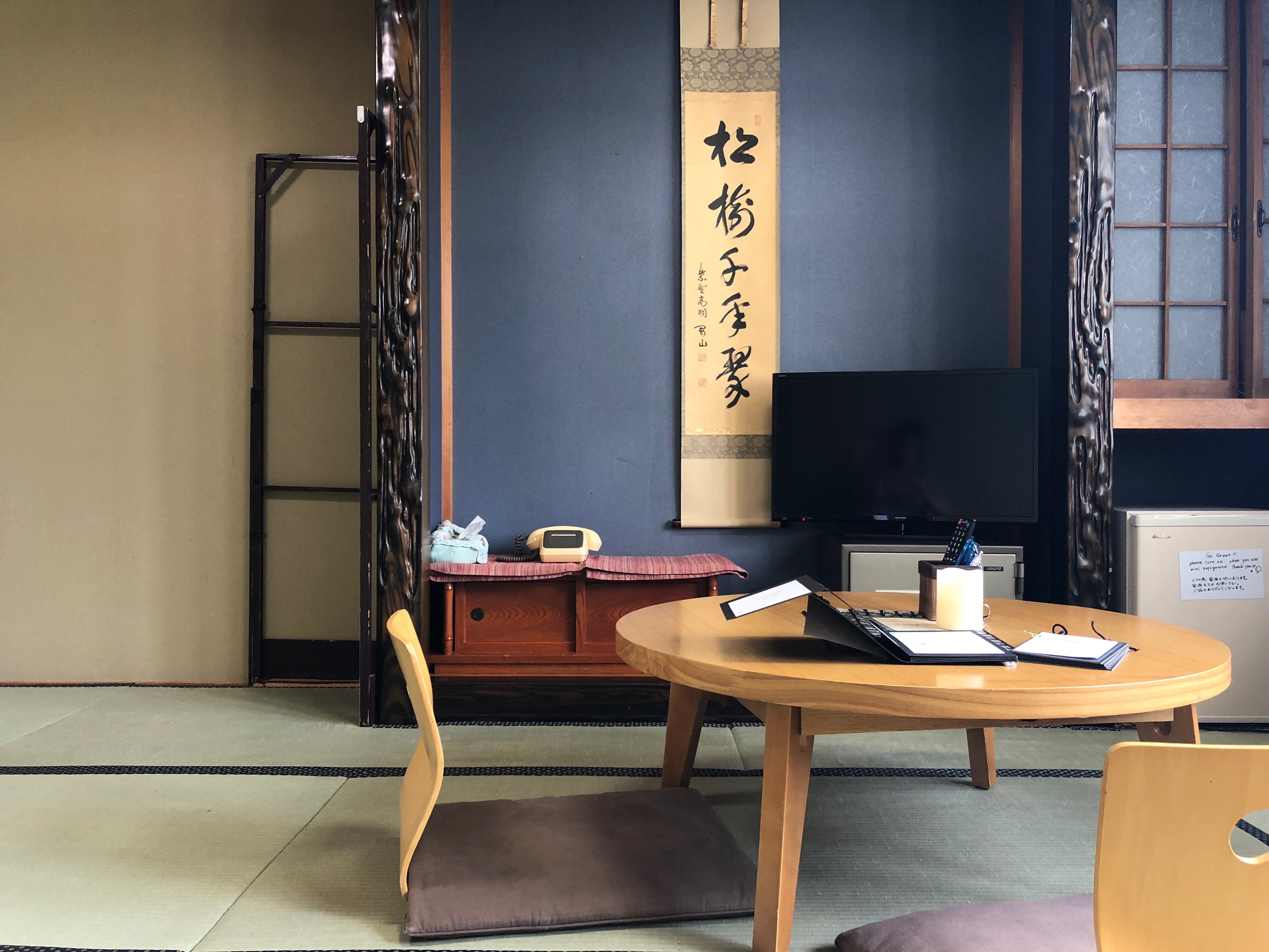 Kamar bergaya Jepang yang tenang (contoh)
