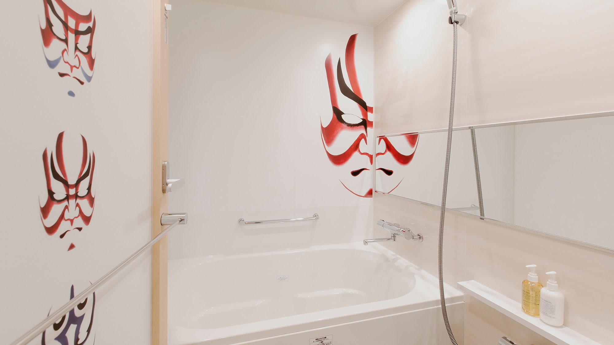 [Kabuki Room-Matsu] Bathroom with impressive Kumadori (C) SHOCHIKU