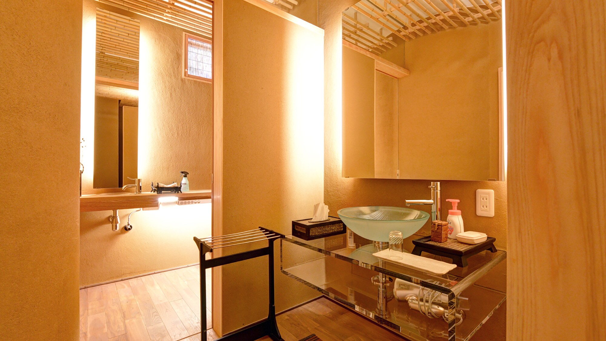 *[Japanese-Western Room "Yagami"] Interior with a Japanese atmosphere. Modern facilities are also provided for comfort.
