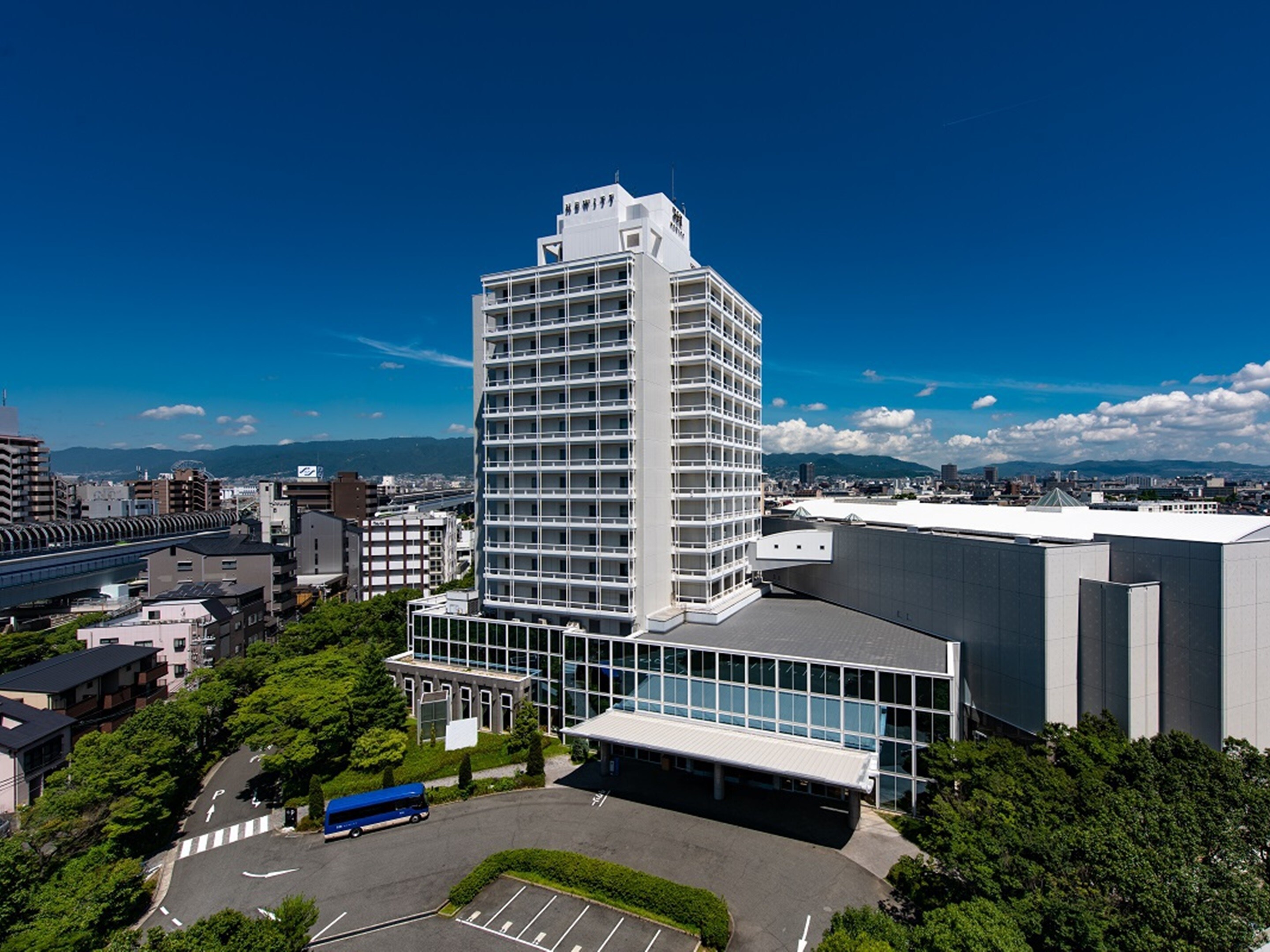 [Exterior] Good location, about a 2-minute walk from Hanshin Koshien Station! Please use Hotel Hewitt Koshien.