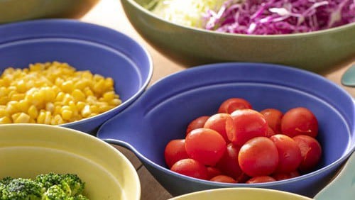 * [Sarapan: Prasmanan (contoh)] Salad segar juga tersedia.