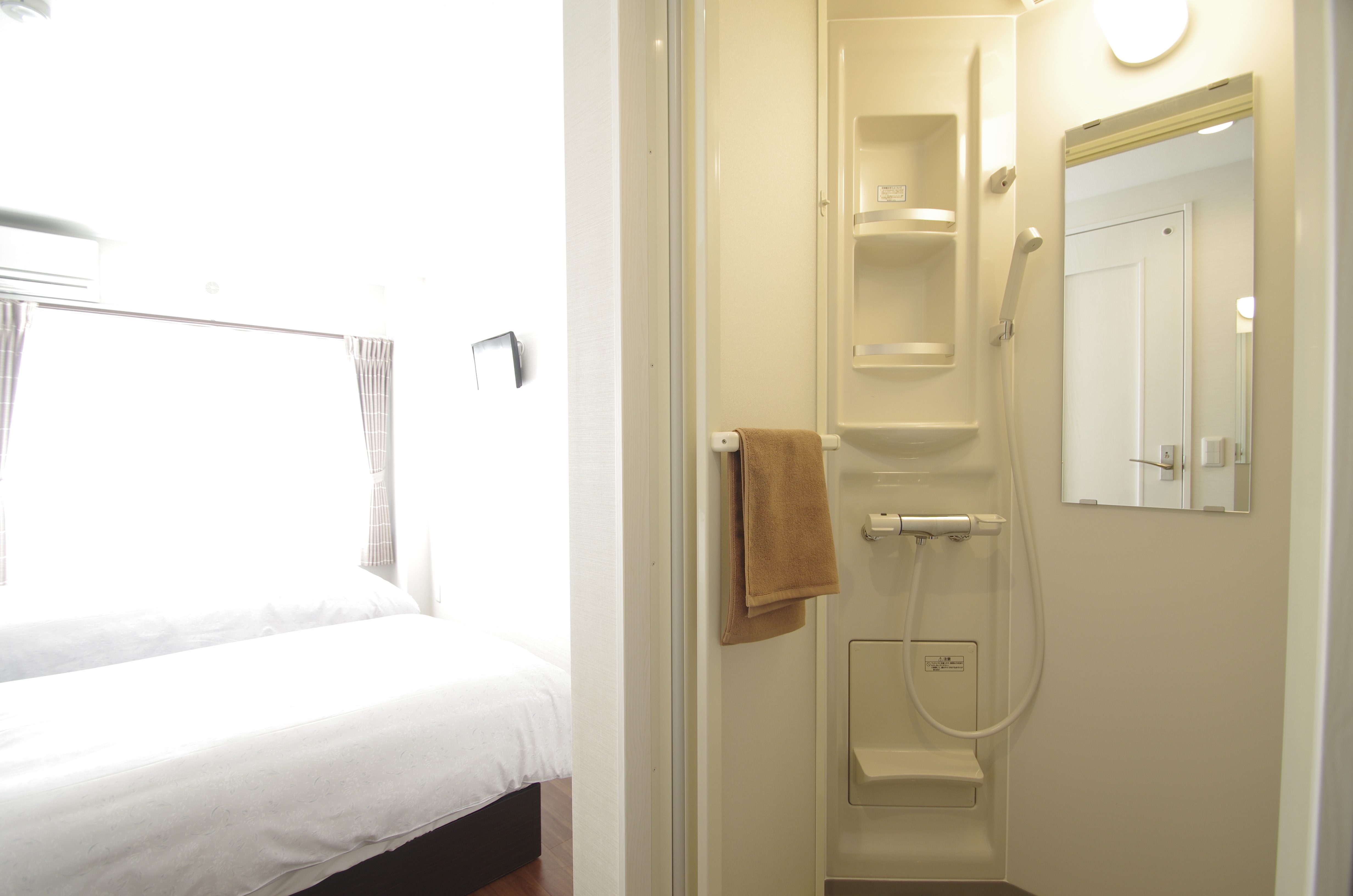 Twin room type B shower room