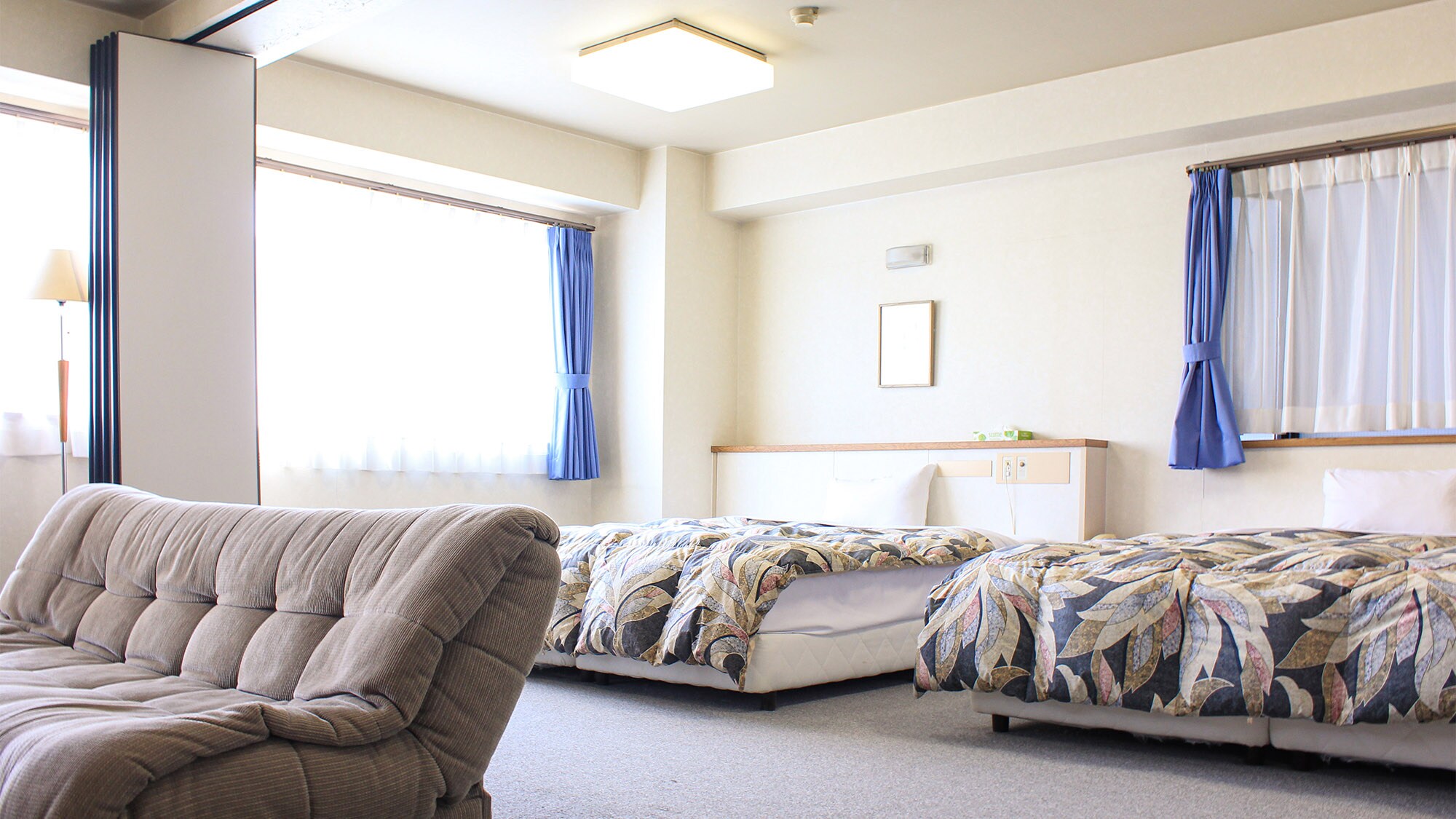 ・[Deluxe Twin] A deluxe room boasting impressive spaciousness