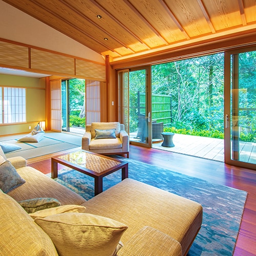 Biệt thự rộng rãi có phòng tắm ngoài trời