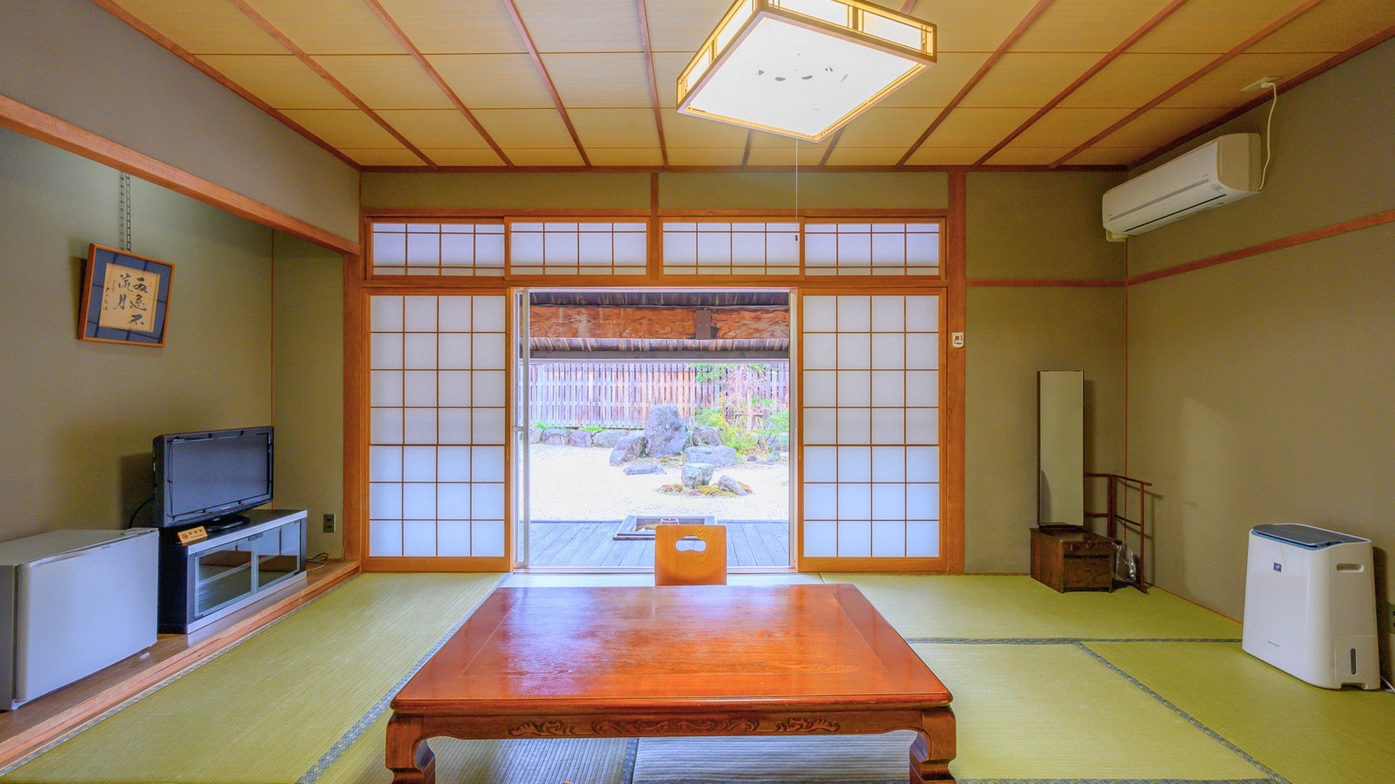 【大浴場旁～魅力十足的純日式客房<葵>】這是擁有日本庭園和純日式山風的客房。