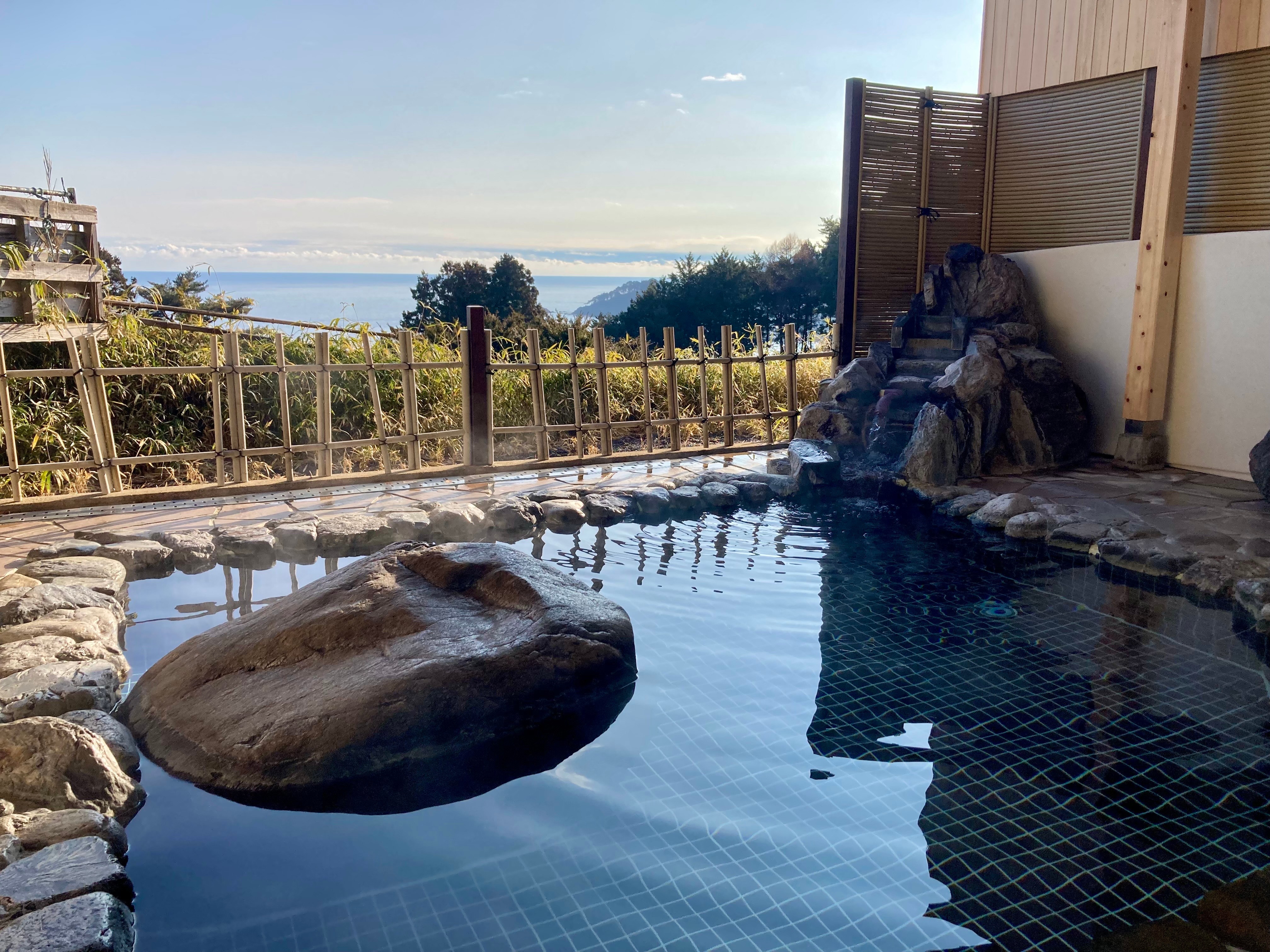 ห้องอาบน้ำกลางแจ้ง (ห้องอาบน้ำสไตล์ญี่ปุ่น)