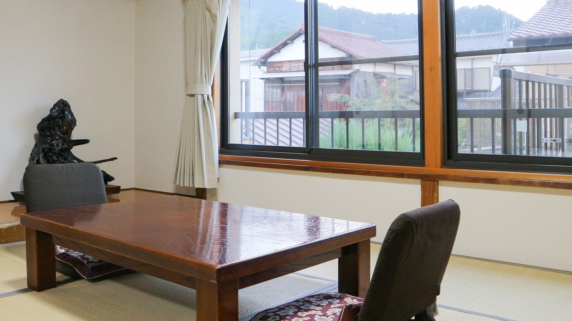 * [Japanese-style room 8 tatami mats (example of guest room)] Family use ◎ Please relax in a relaxing space.