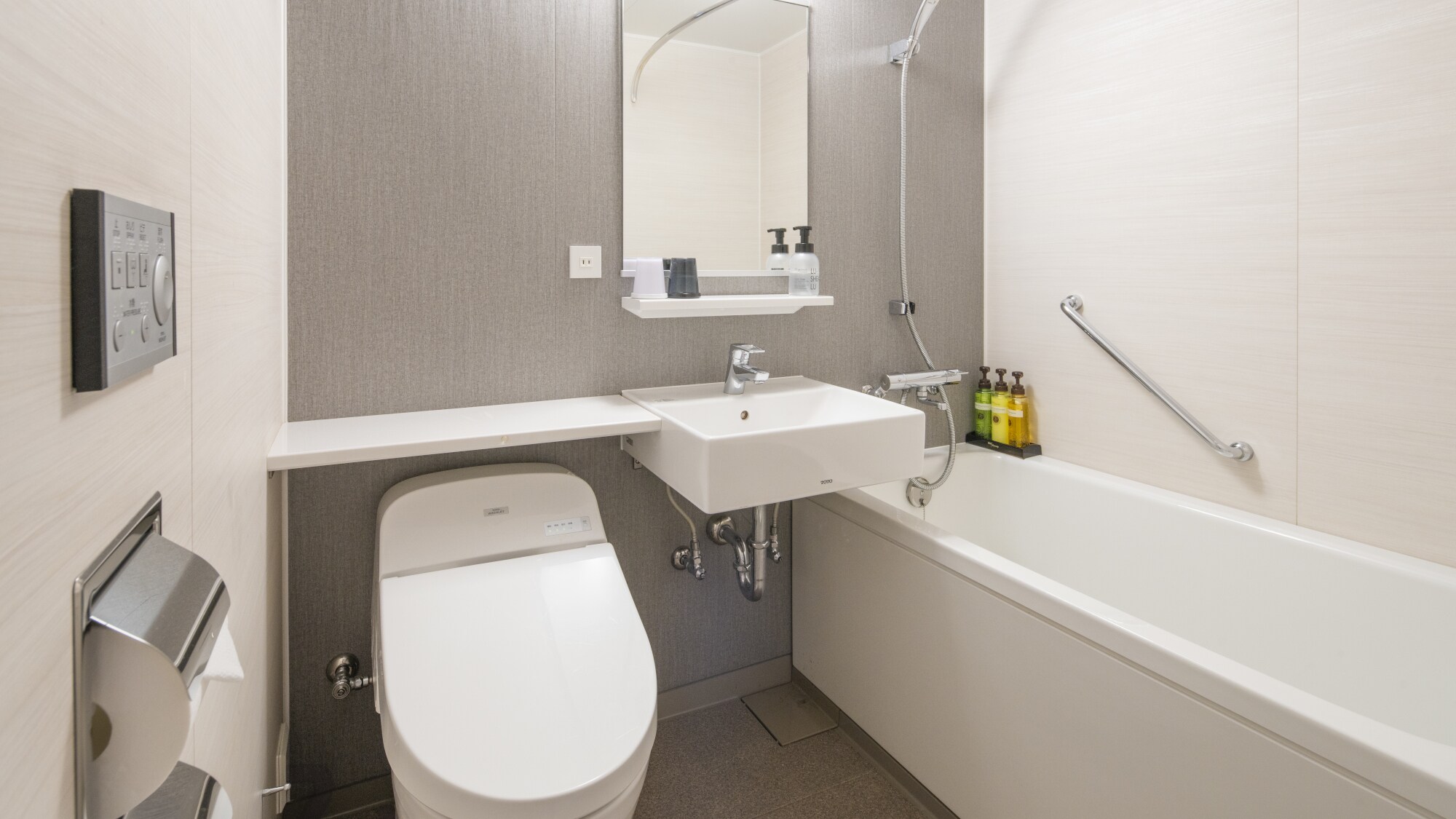 Bathroom: Unit bath