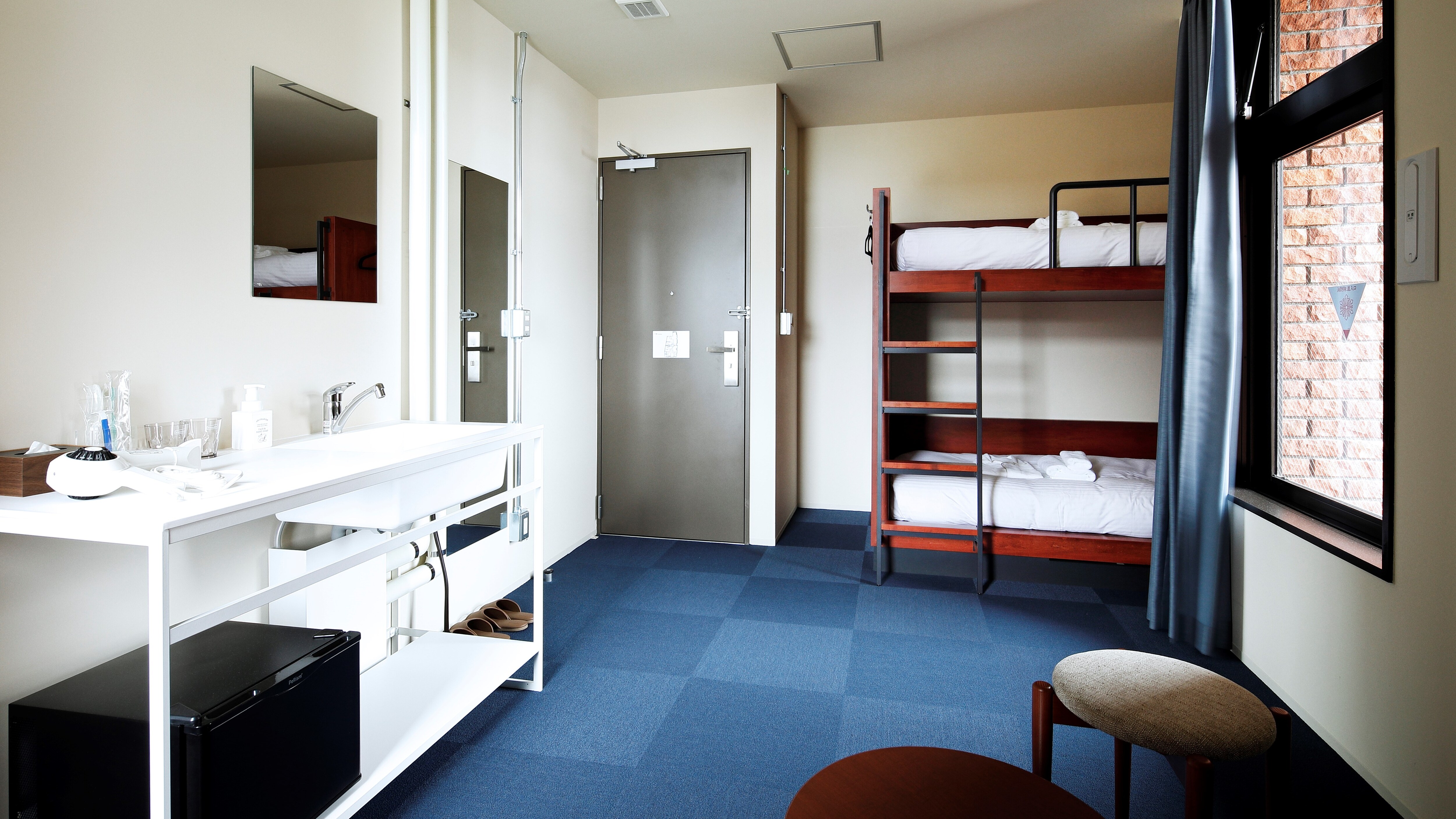 Bunk Twin / Shared Bathroom