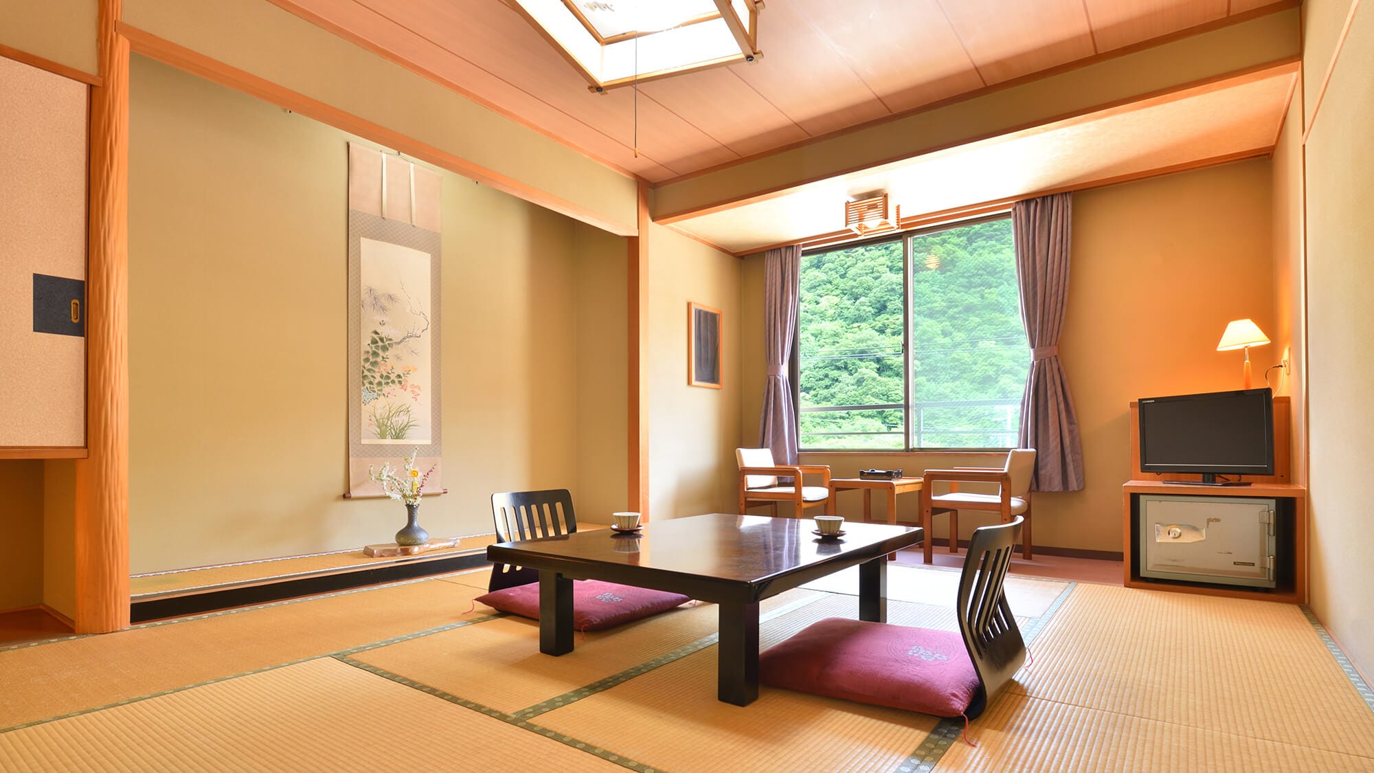 ★ [Non-smoking] Japanese-style room 10 tatami mats (with bath and toilet)
