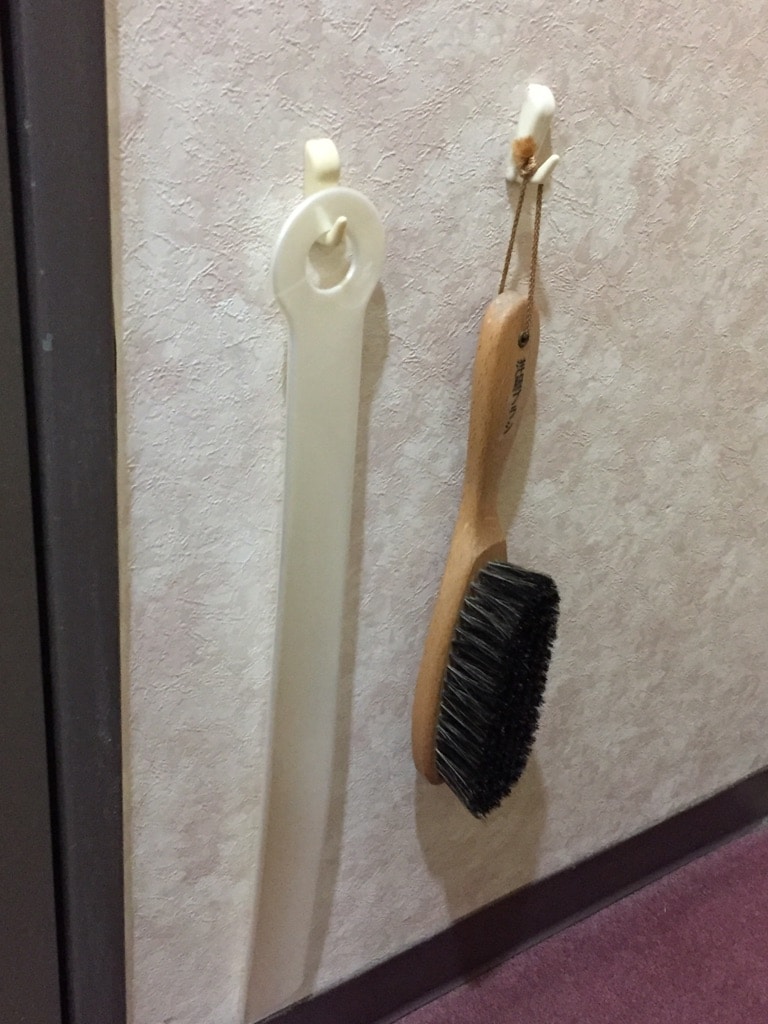 Clothes brushes and shoehorns