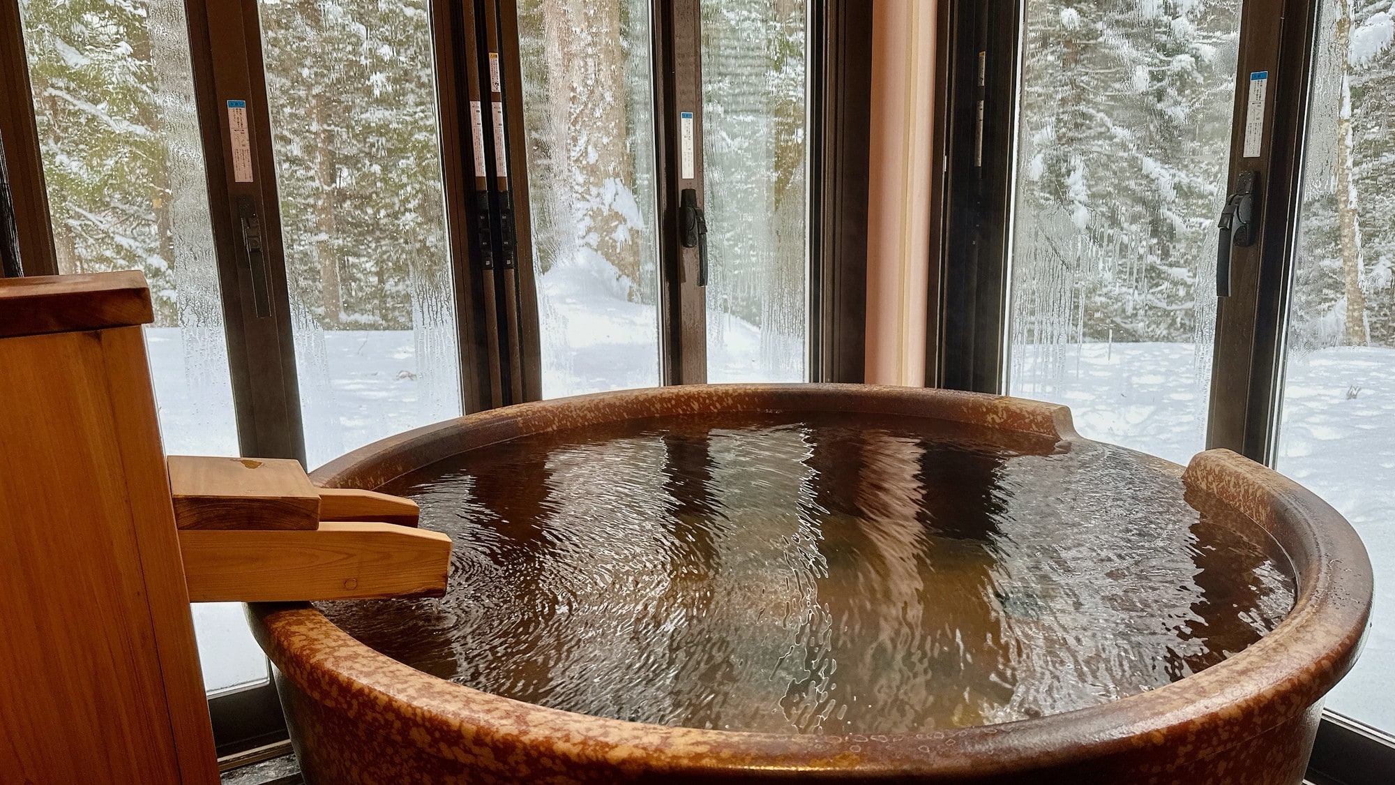 Japanese-Western style room with a spacious semi-open-air bath
