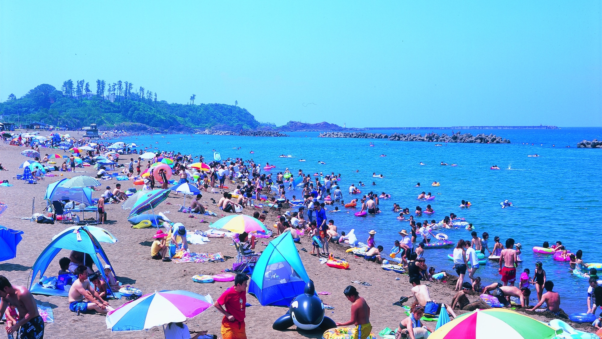 Takanosu Beach is crowded with beachgoers in the summer