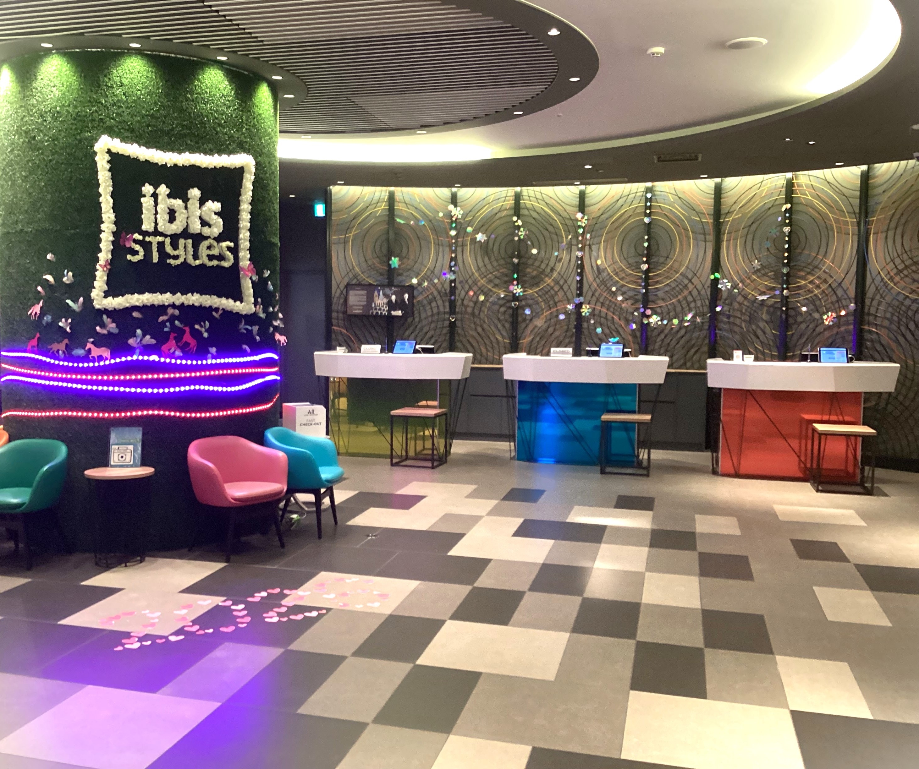 2026年春のロビーは、バレンタインにちなんだかわいらしいデコレーション！