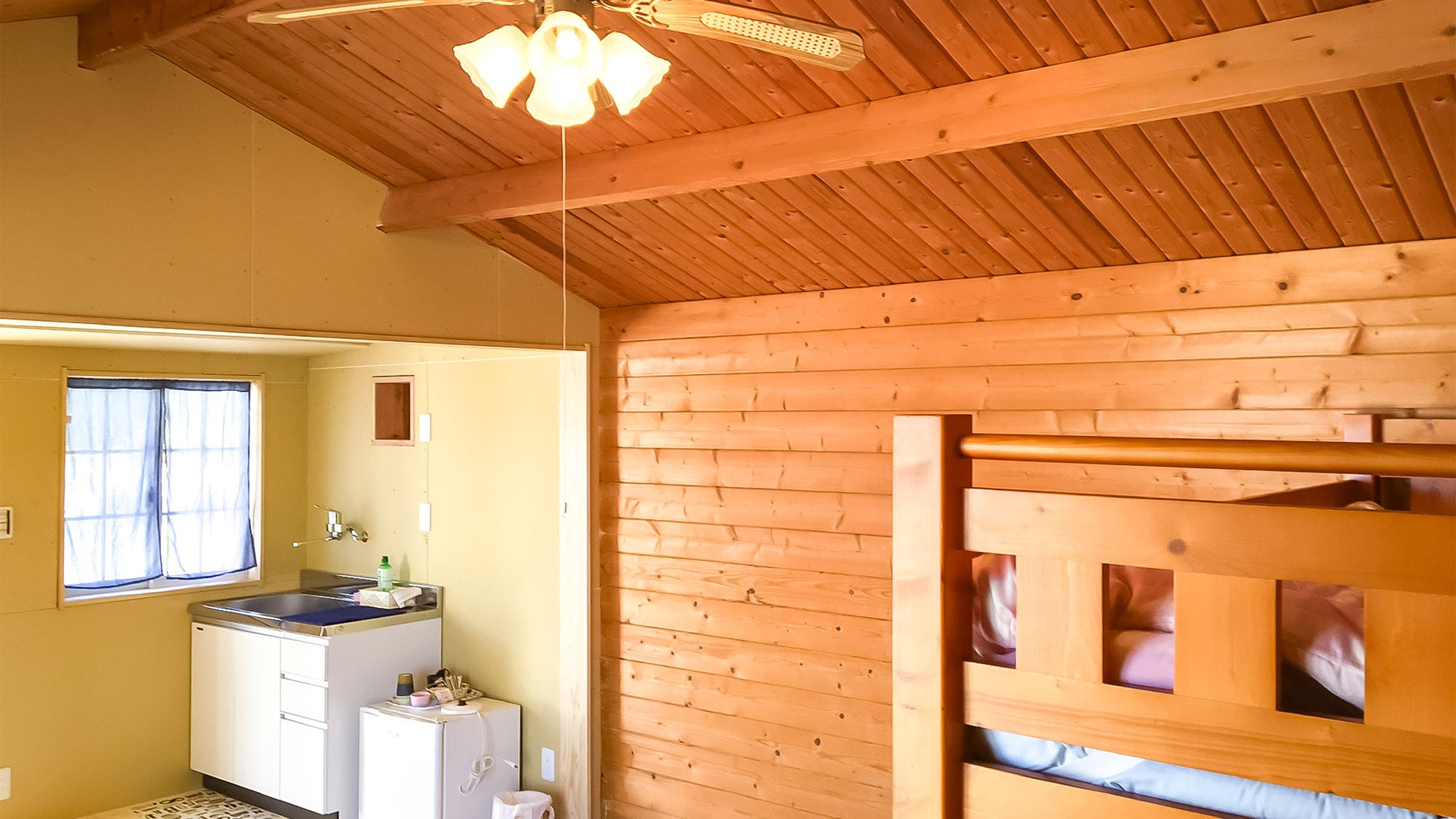 ・"S-type Cottage Ocean View": A relaxing room with a warm wooden feel