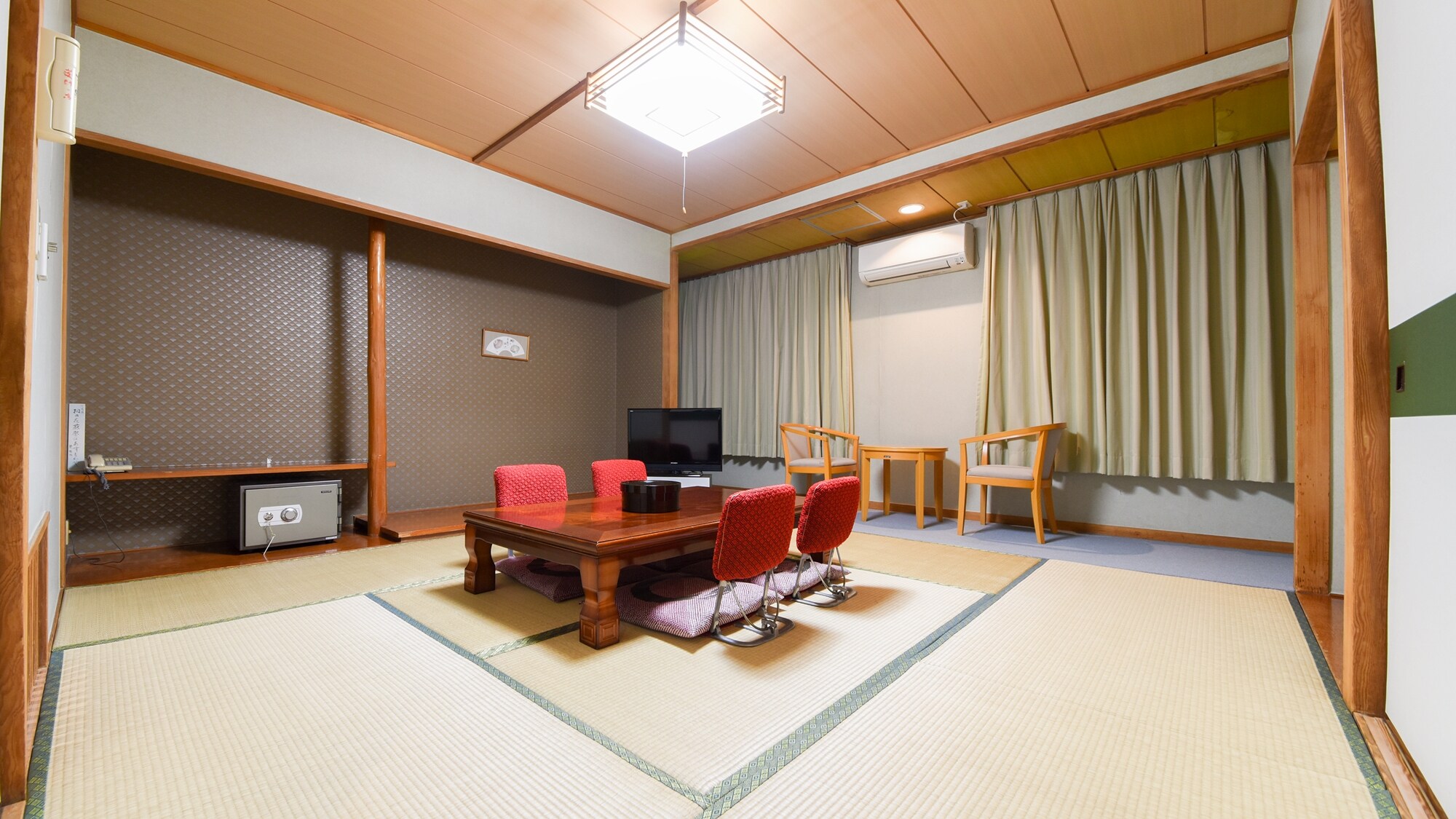 *[8張榻榻米日式房間] 這間房間非常適合情侶或團體入住。
