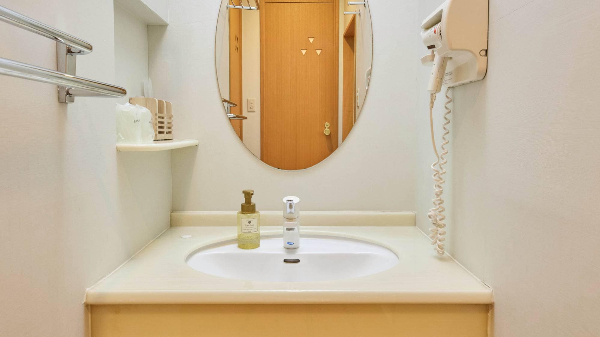 ・【Kimorebi Western-style room/non-smoking】Equipped with a large mirror!