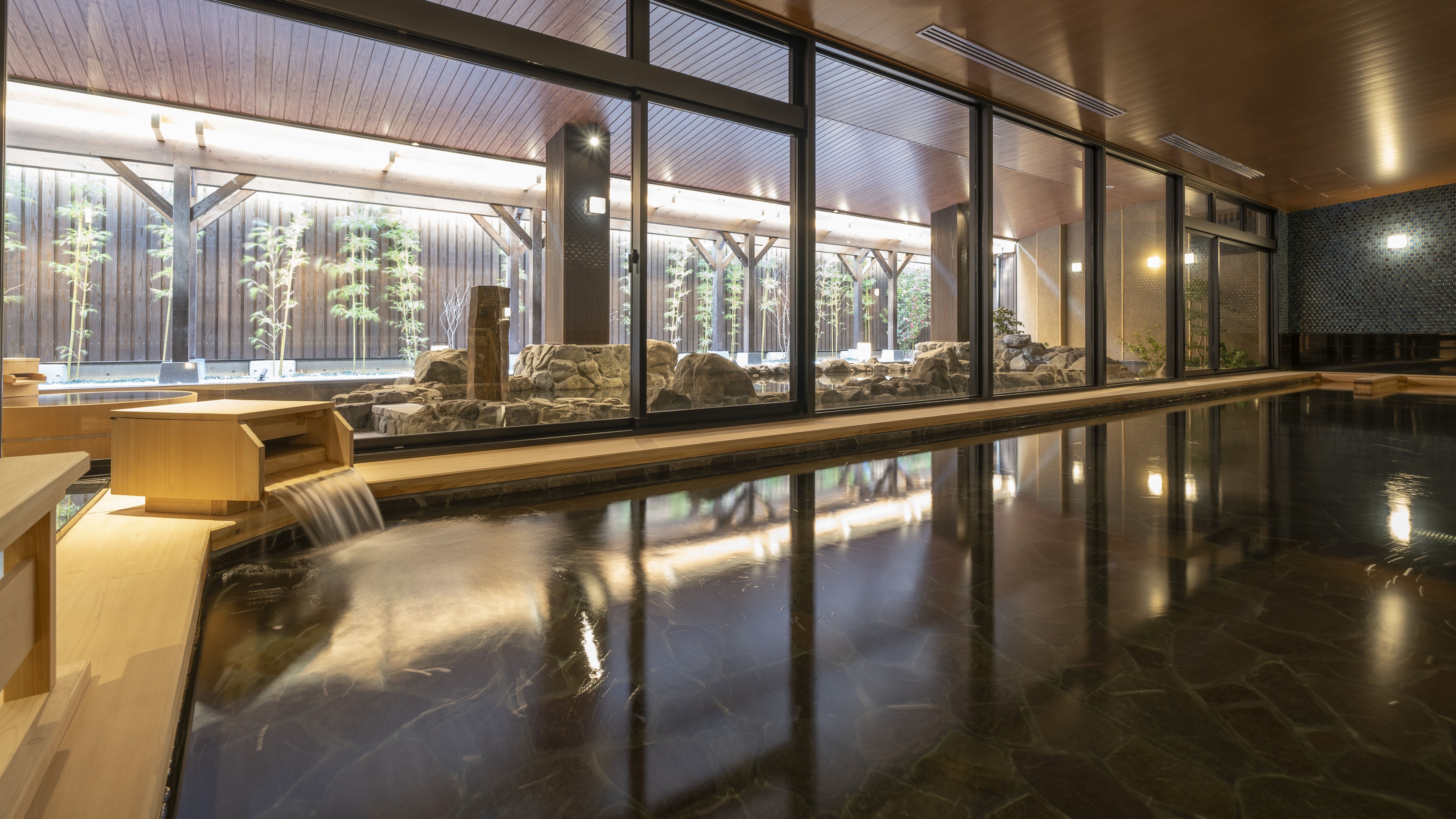 [Natural hot spring large bath "Suimei no Yu" (for men) indoor bath]