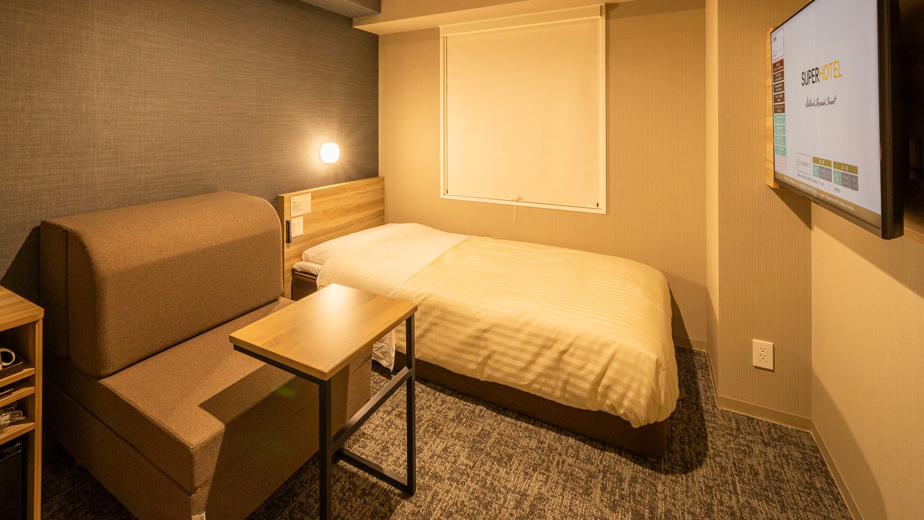 [Sofa Room] A room with a semi-double bed and a sofa bed