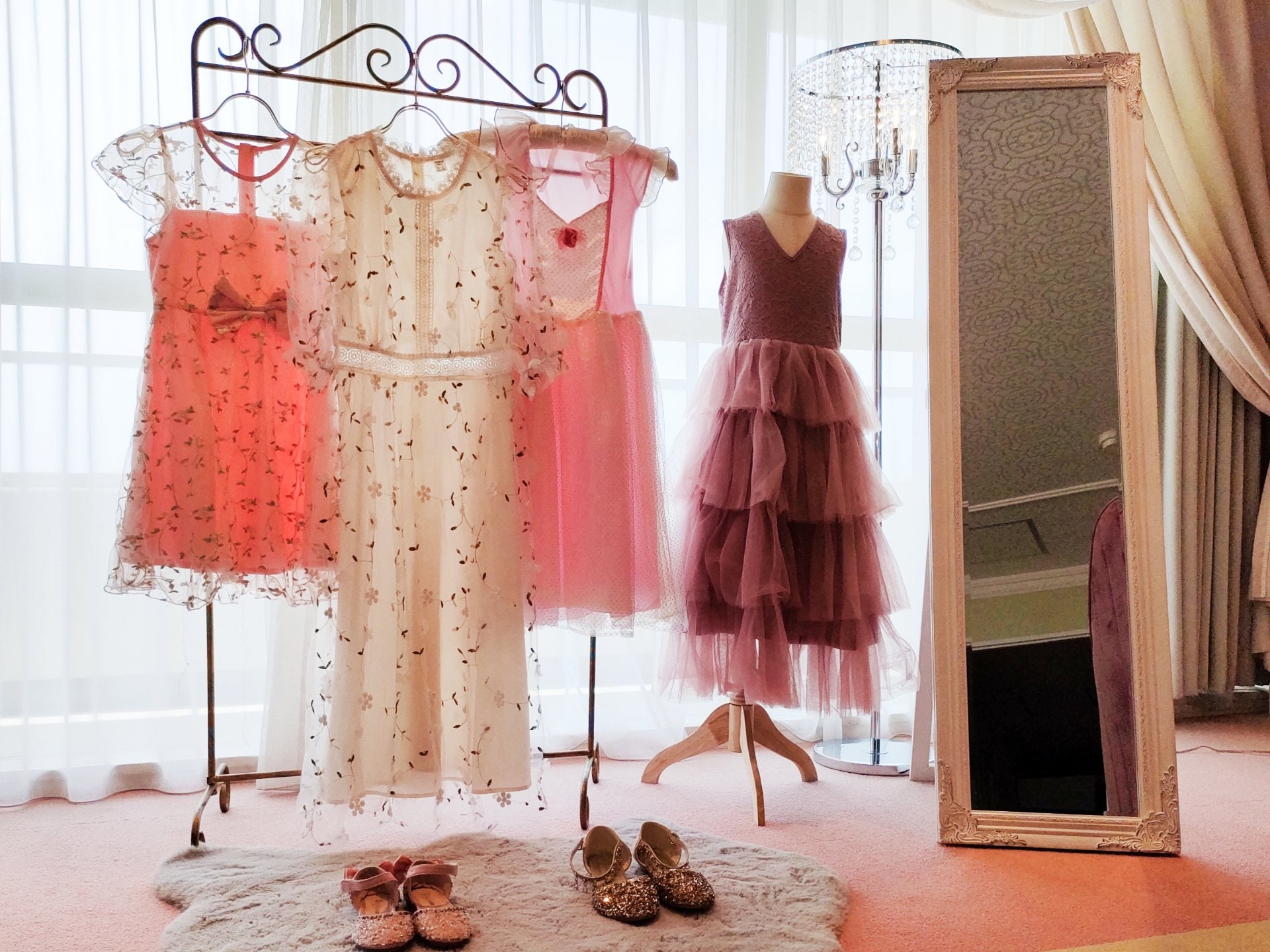 Change into a costume and feel like a princess♪ Tiara Room