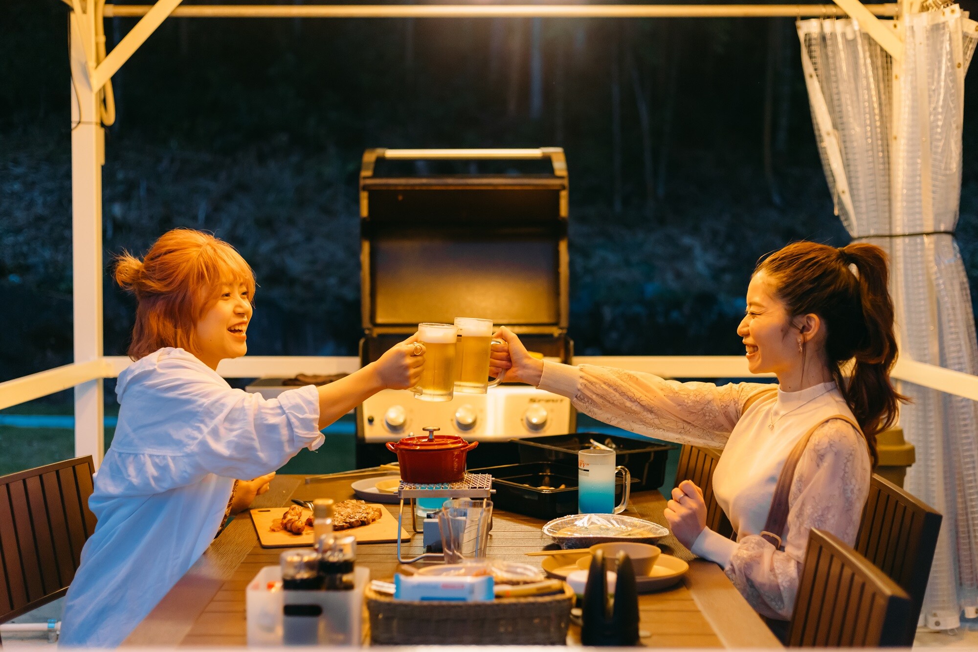 [Meal example] Cook on the dedicated grill on the tent deck. Let's all enjoy a BBQ!