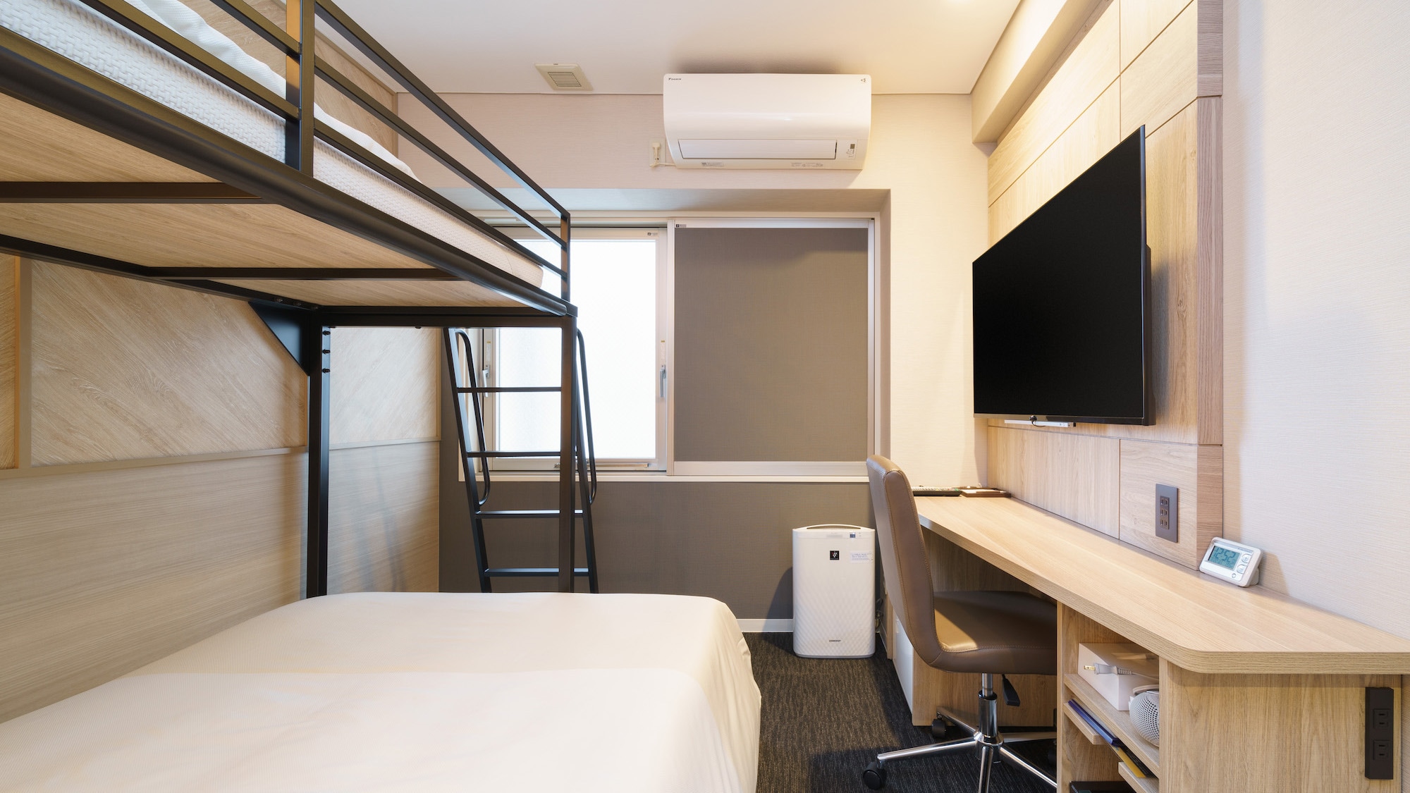 Comes with a loft bed that is popular with children.