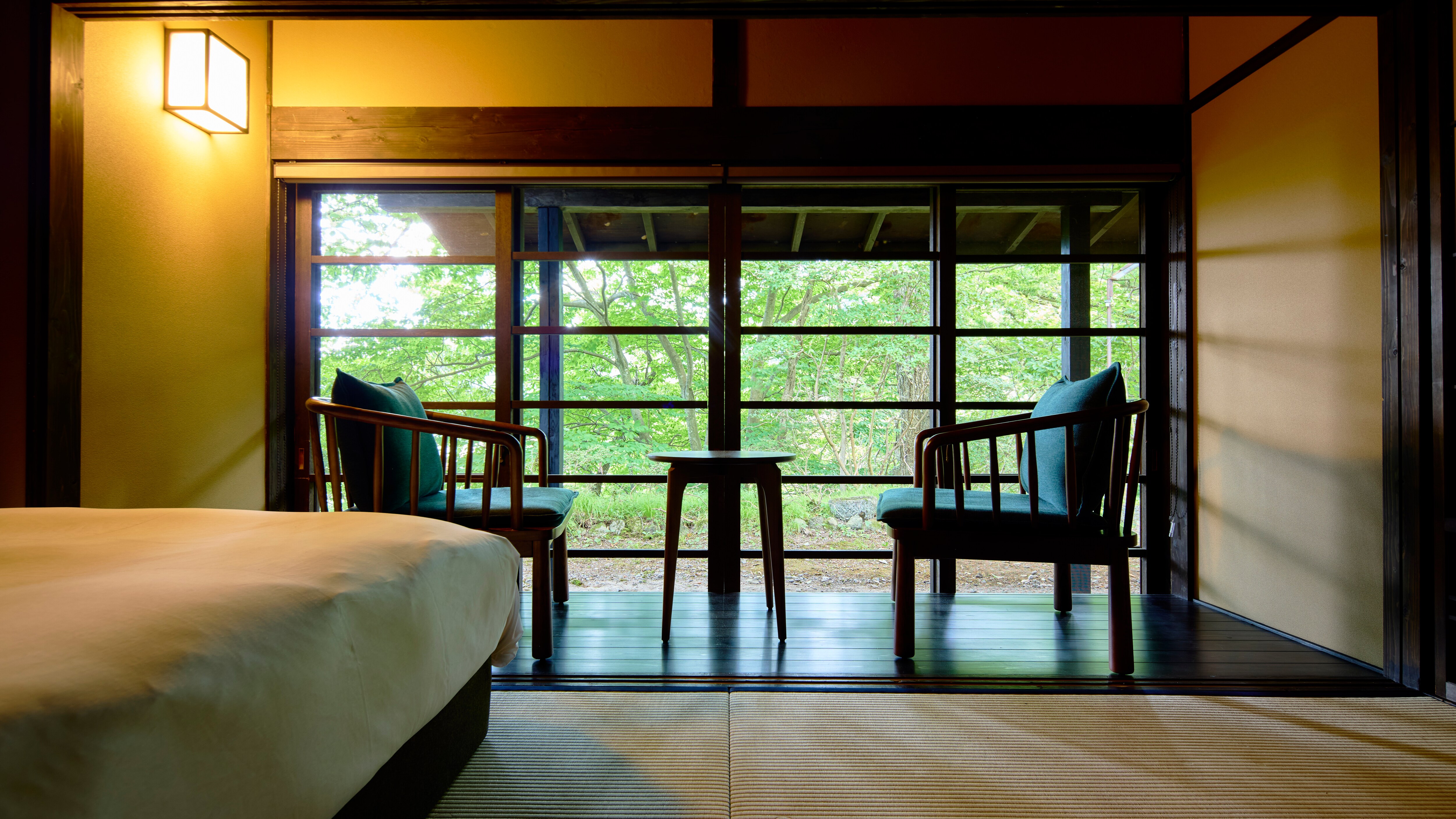 [Detached Special Japanese-Style Room] From the large windows, you can enjoy a luxurious view of the changing seasons of Mount Akagi, as if you had it all to yourself.