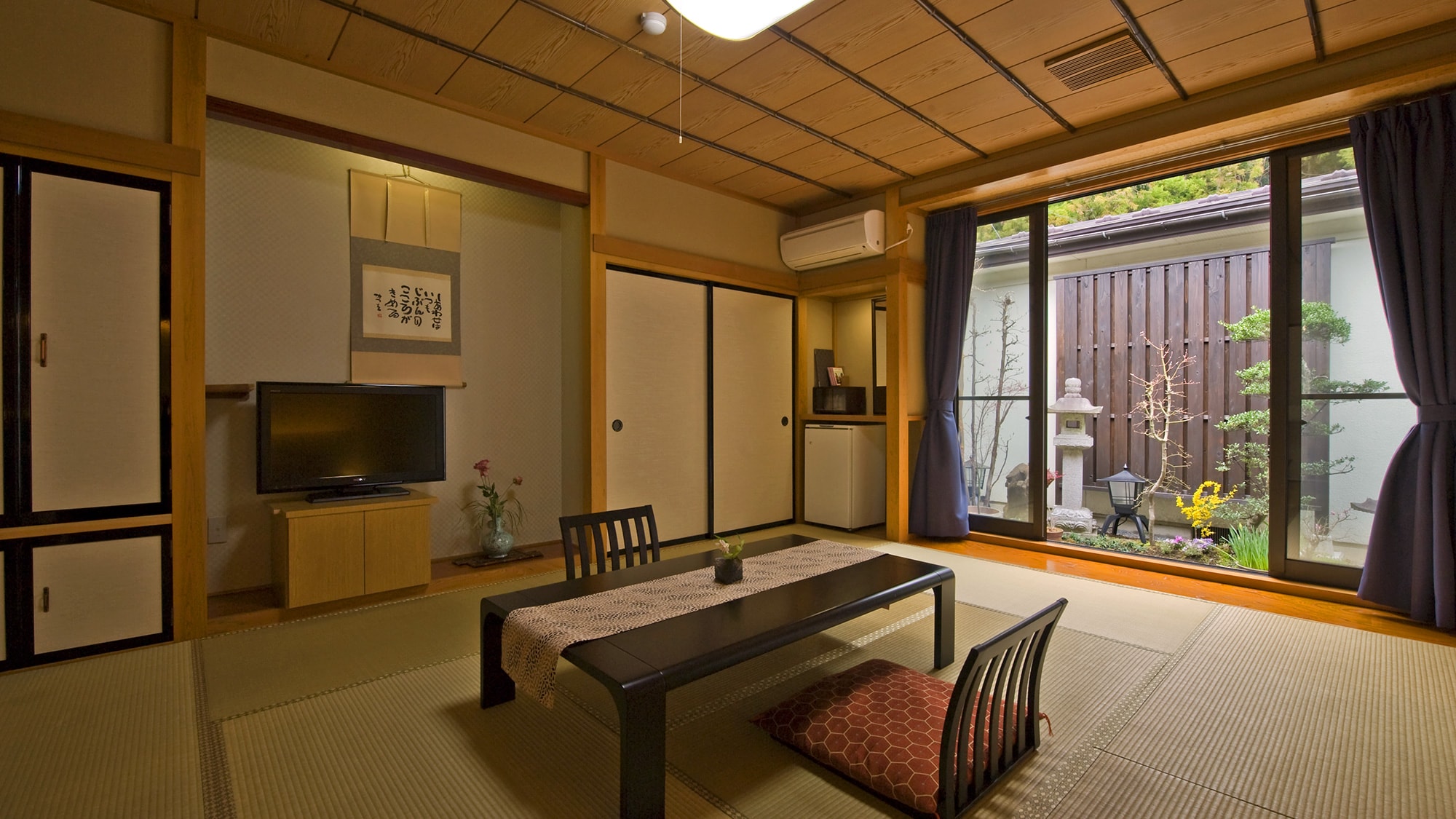 [Guest room with garden bath, C-type Japanese-Western room, non-smoking room]