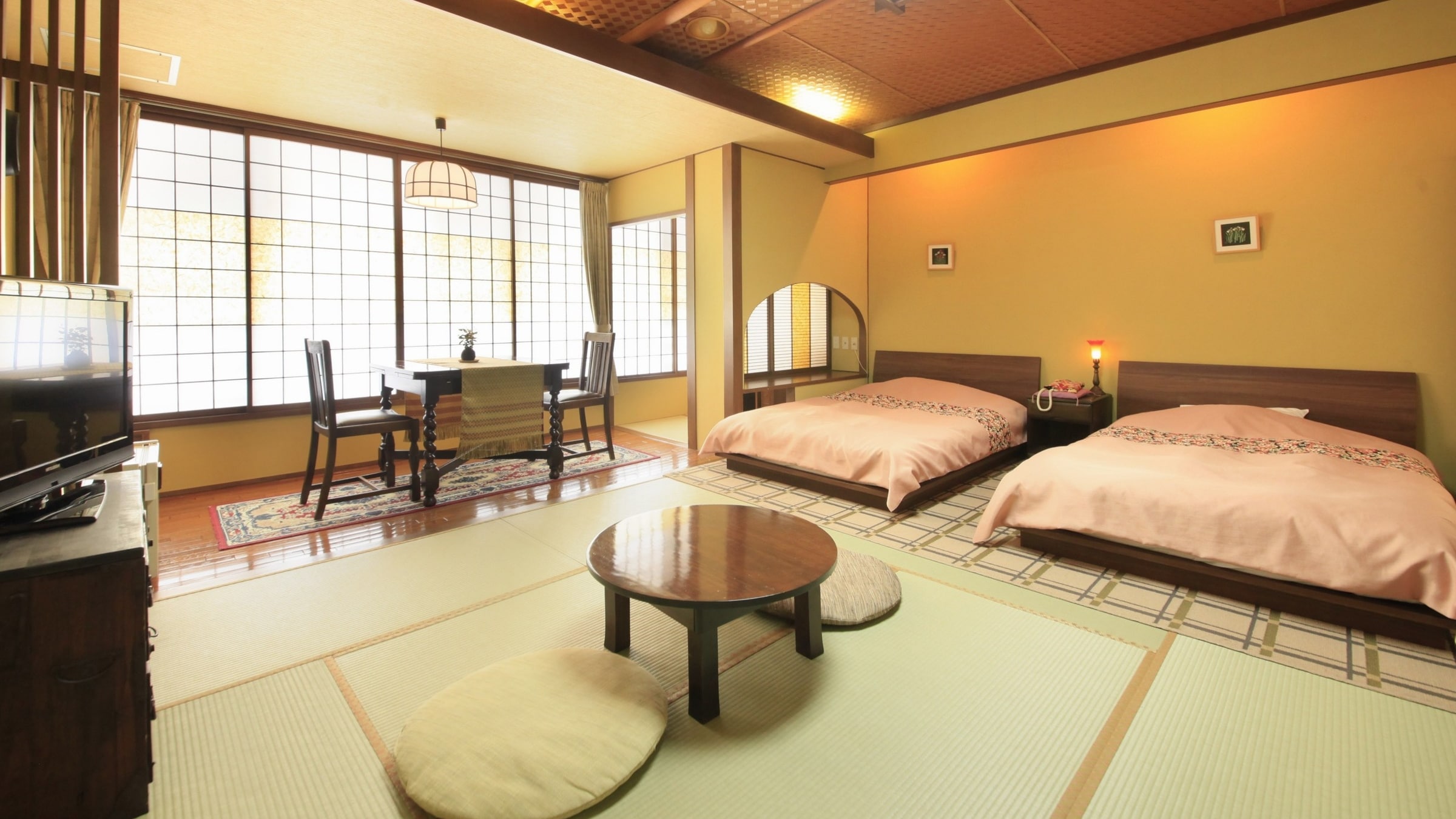 Retro Japanese-style room 12.5 tatami + twin