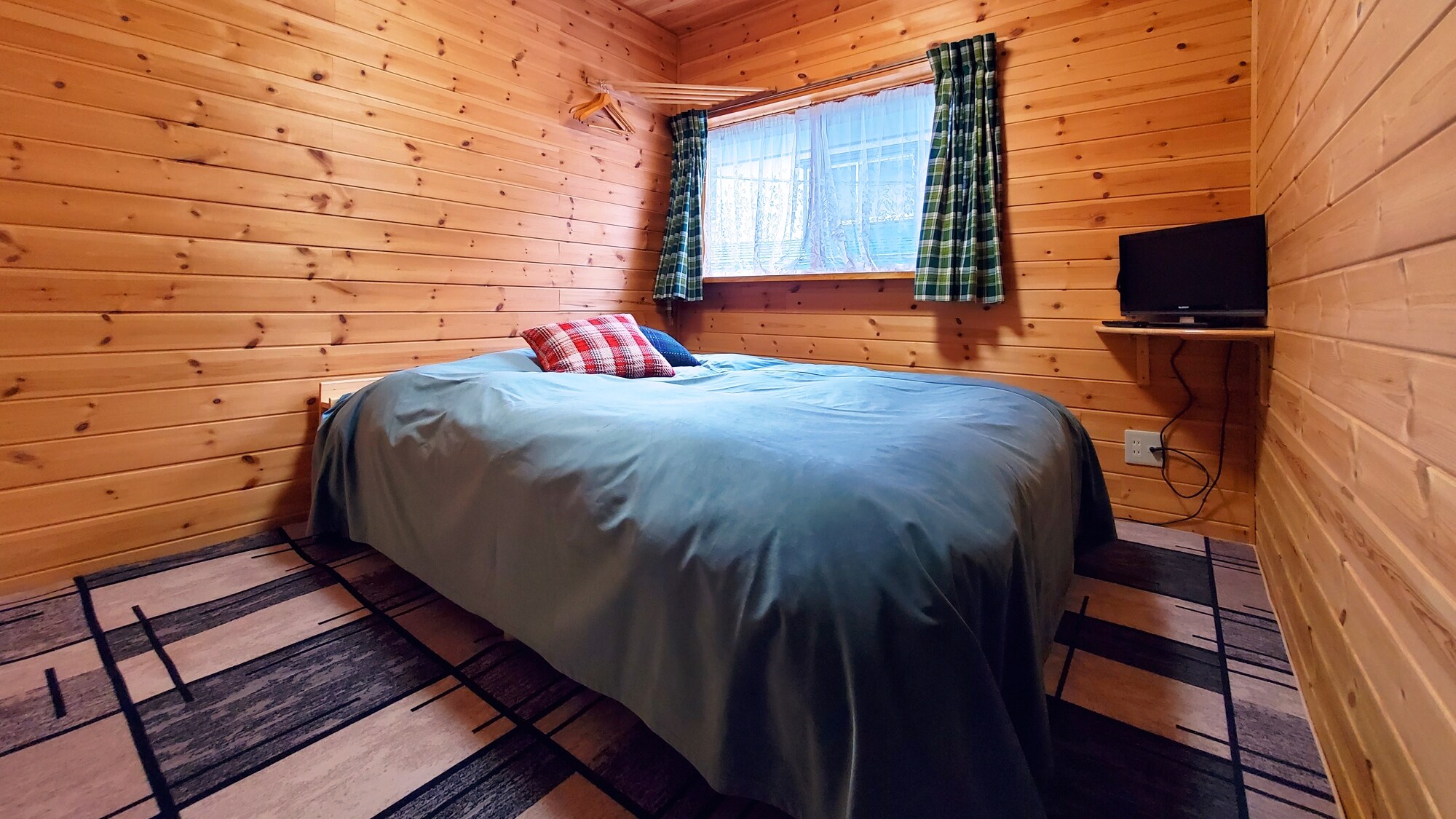 [Kamar ganda bergaya pondok gunung]