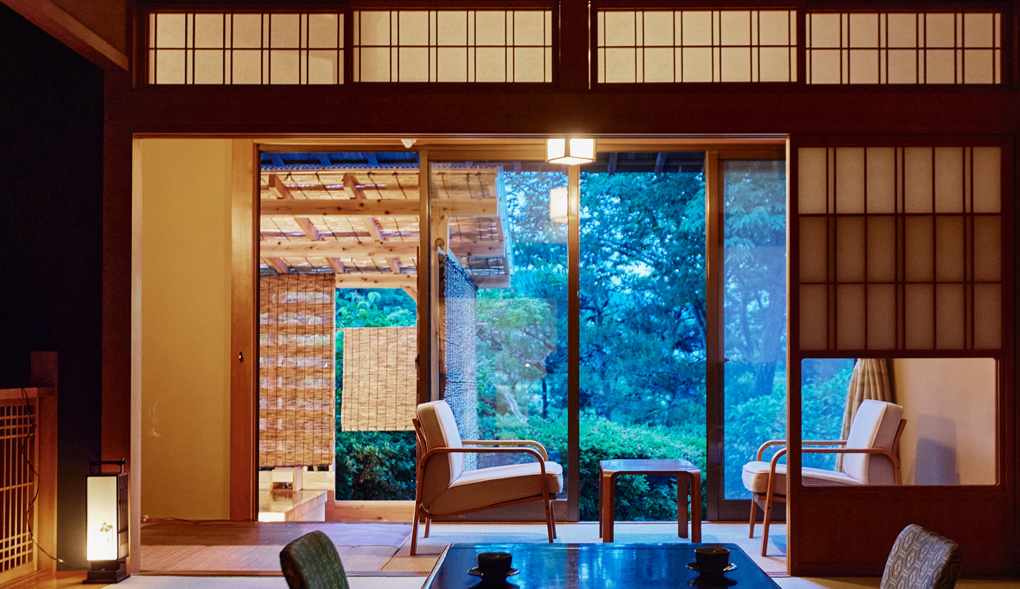 [Kamar dengan kamar mandi terbuka "HANA" Suite] Kamar terhubung dengan kamar bergaya Jepang dan tempat tidur bergaya Jepang. Dengan pemandian air panas terbuka