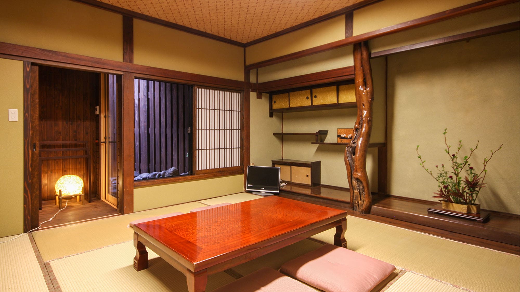 ・【UGUISU】A pure Japanese-style room unique to a long-established inn