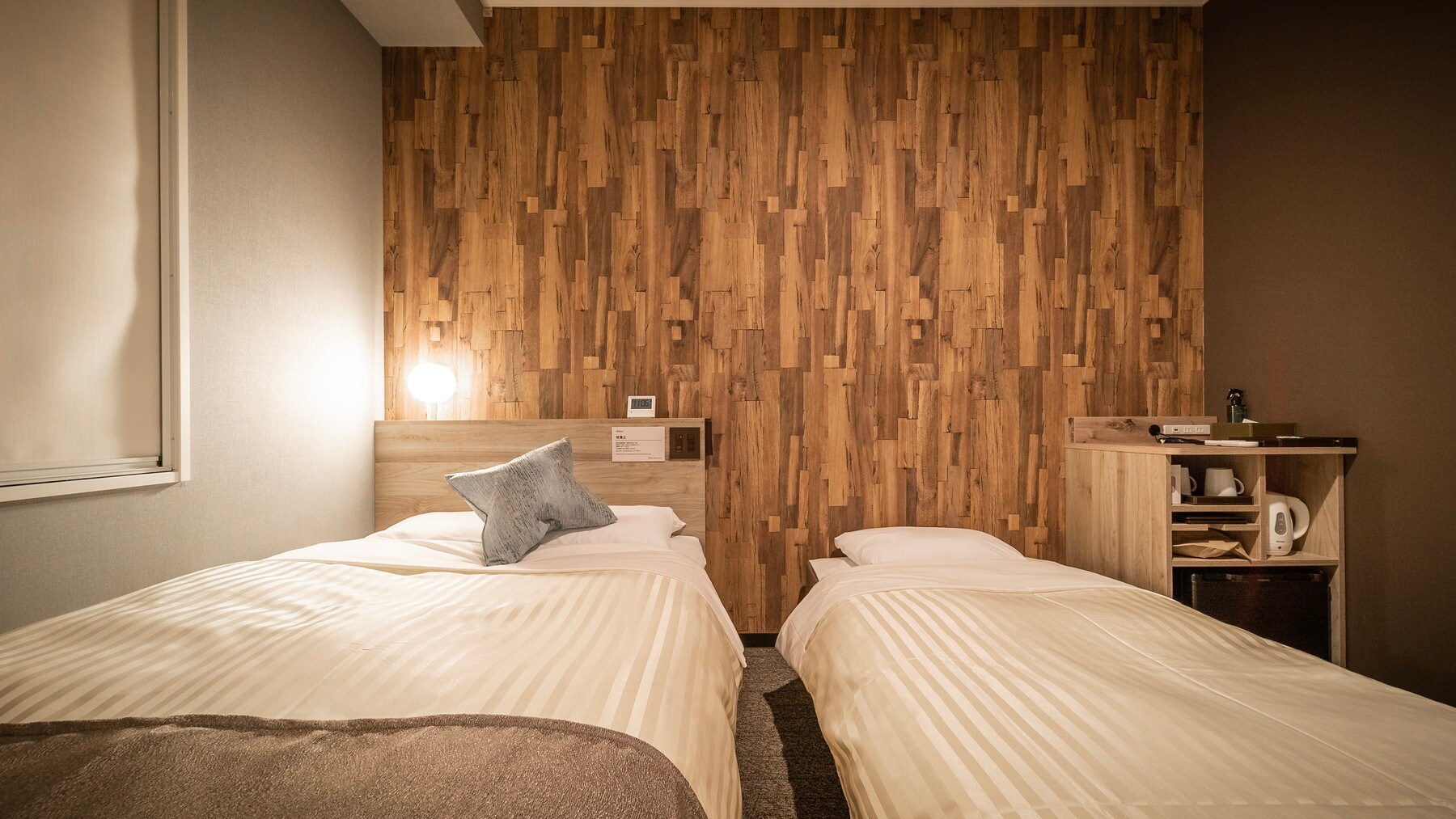 A twin room recommended for couples and girls' trips.
