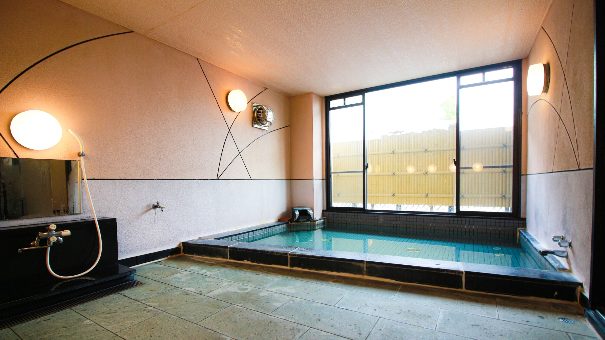 ■Large public bath on the second basement floor■
