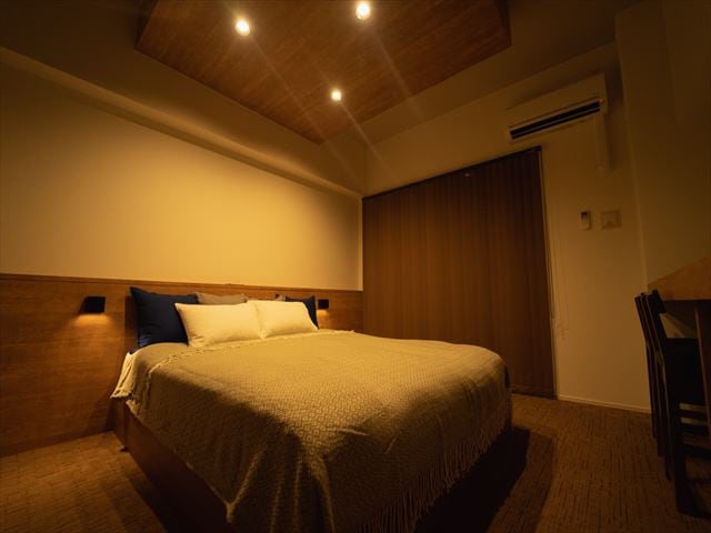 Deluxe Queen Room Main