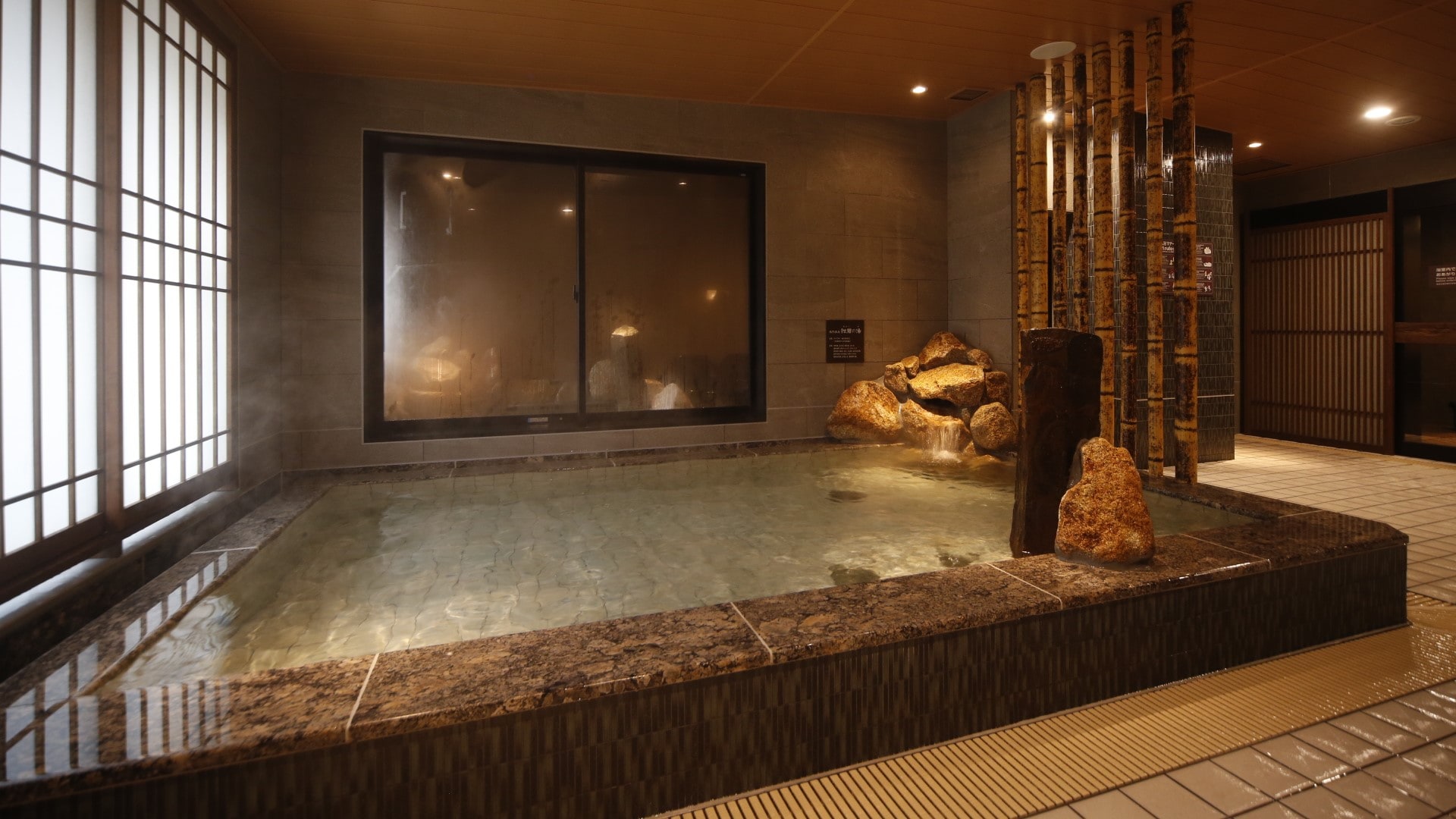 ◇ Men's large public bath, natural hot spring, hypotonic alkaline 40-42 degrees