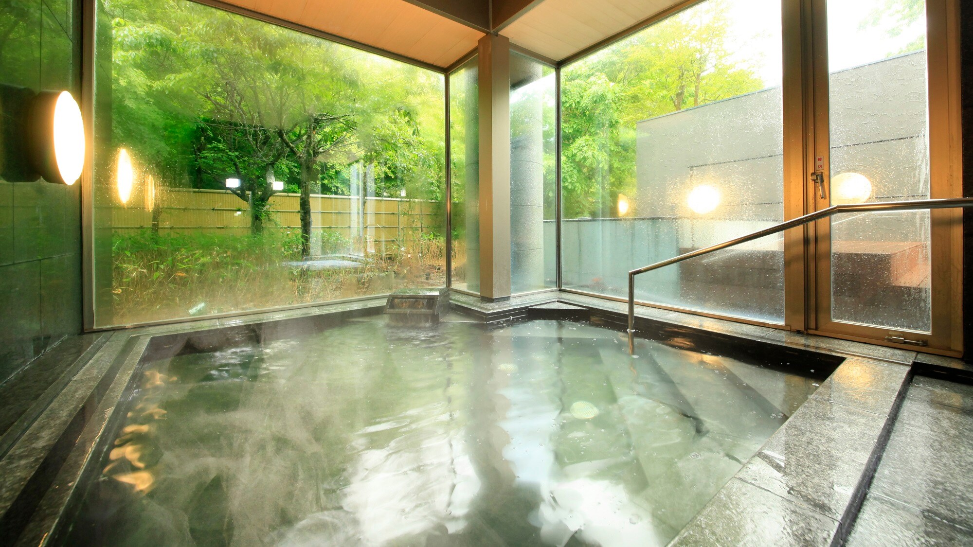 [Large public bath (rotation system)] Please enjoy your time here.