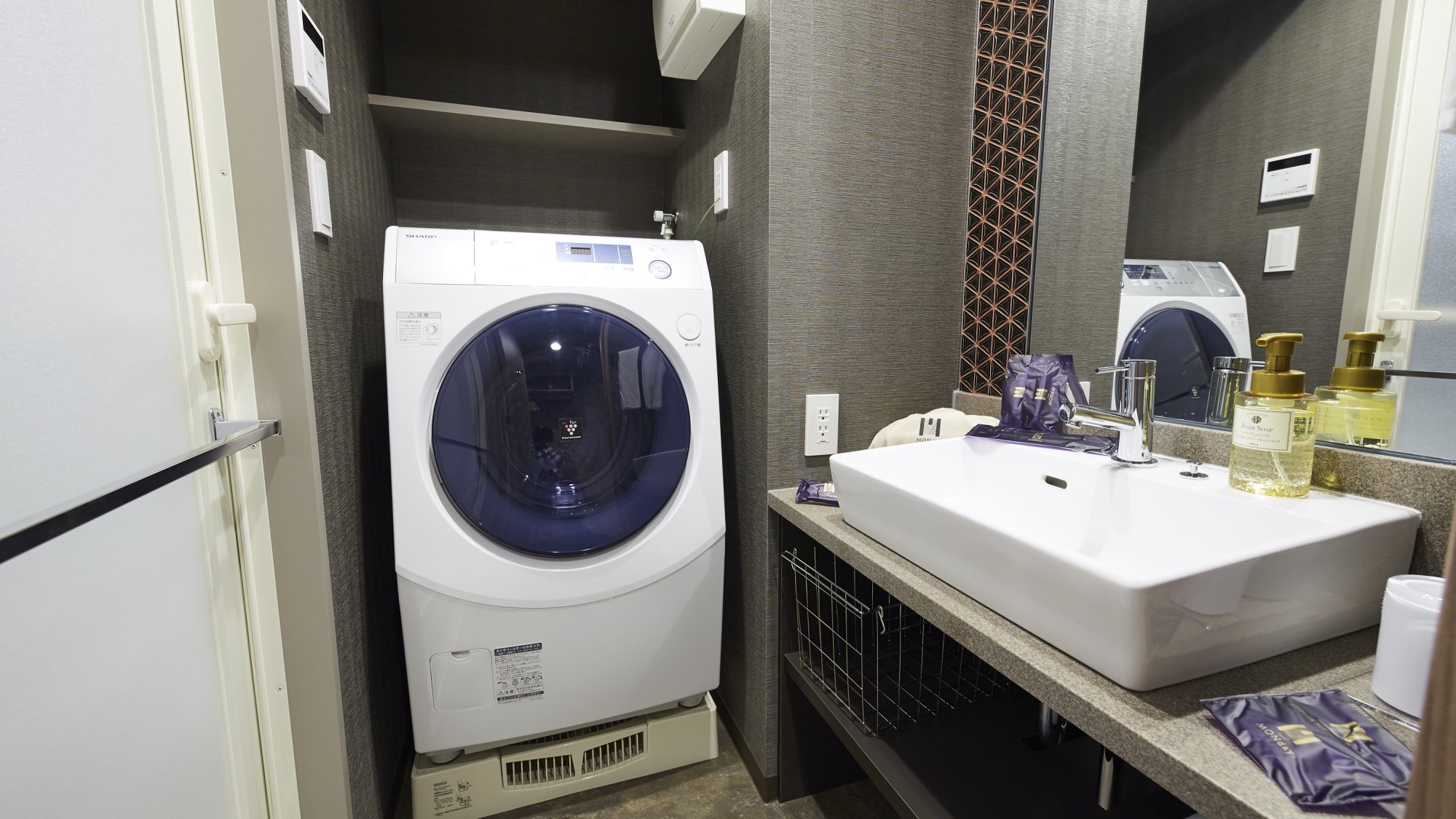 All rooms are equipped with a washer / dryer!