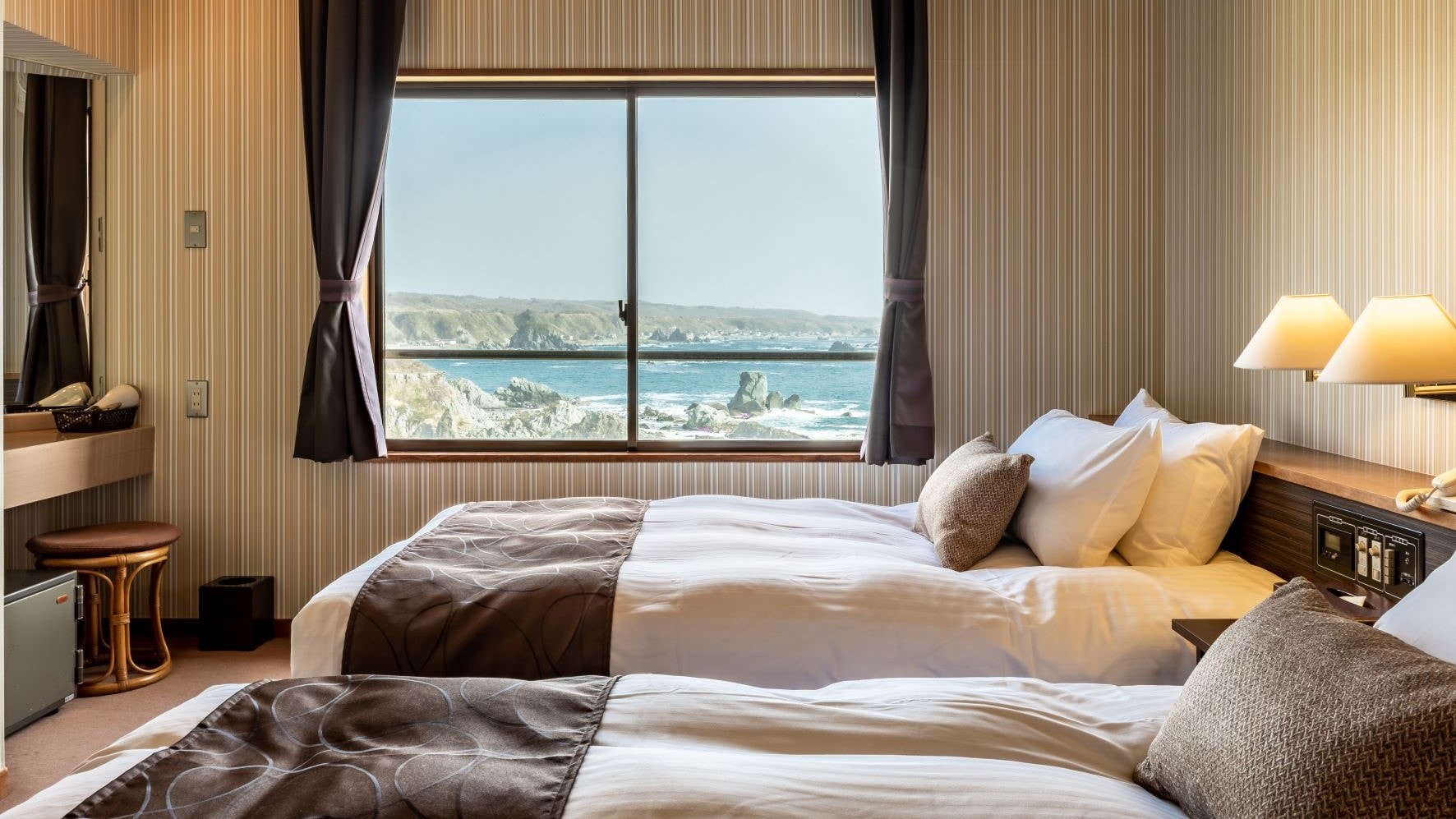 ▲ Sunset Panorama Oceanfront Bedroom