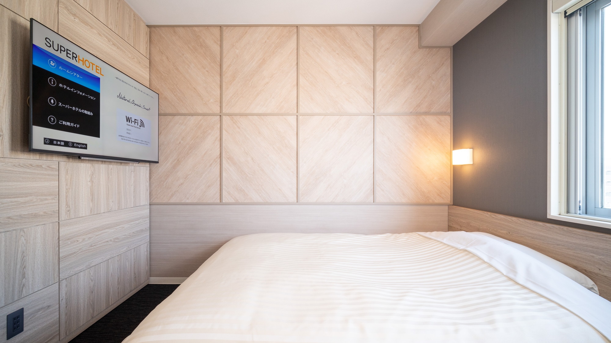 A 150cm wide bed and a mattress with just the right amount of firmness will ensure you a good night's sleep.