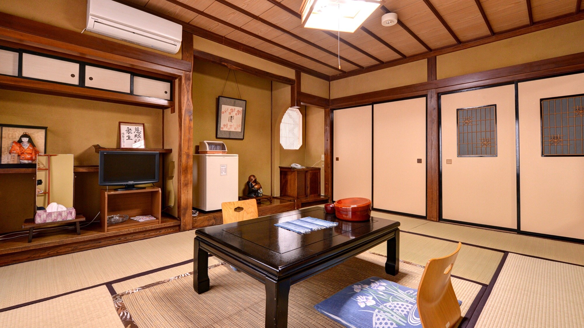 *[Ví dụ về phòng theo phong cách Nhật Bản rộng 8 chiếu tatami] Bạn sẽ cảm thấy bình yên trong căn phòng theo phong cách Nhật Bản yên tĩnh và trang nhã này.