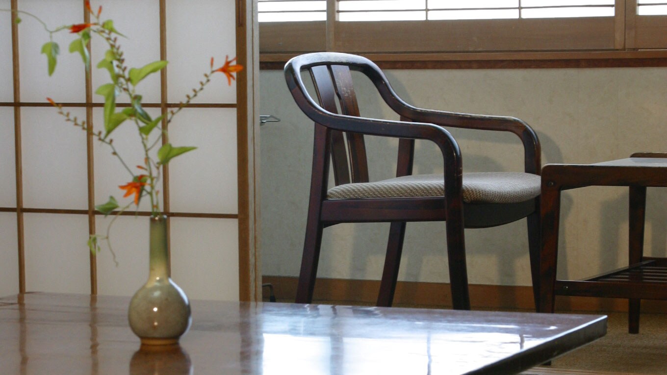 *Japanese-style room (8 to 12.5 tatami mats) - Feel the grandeur of nature with the view of the Northern Alps from your room.