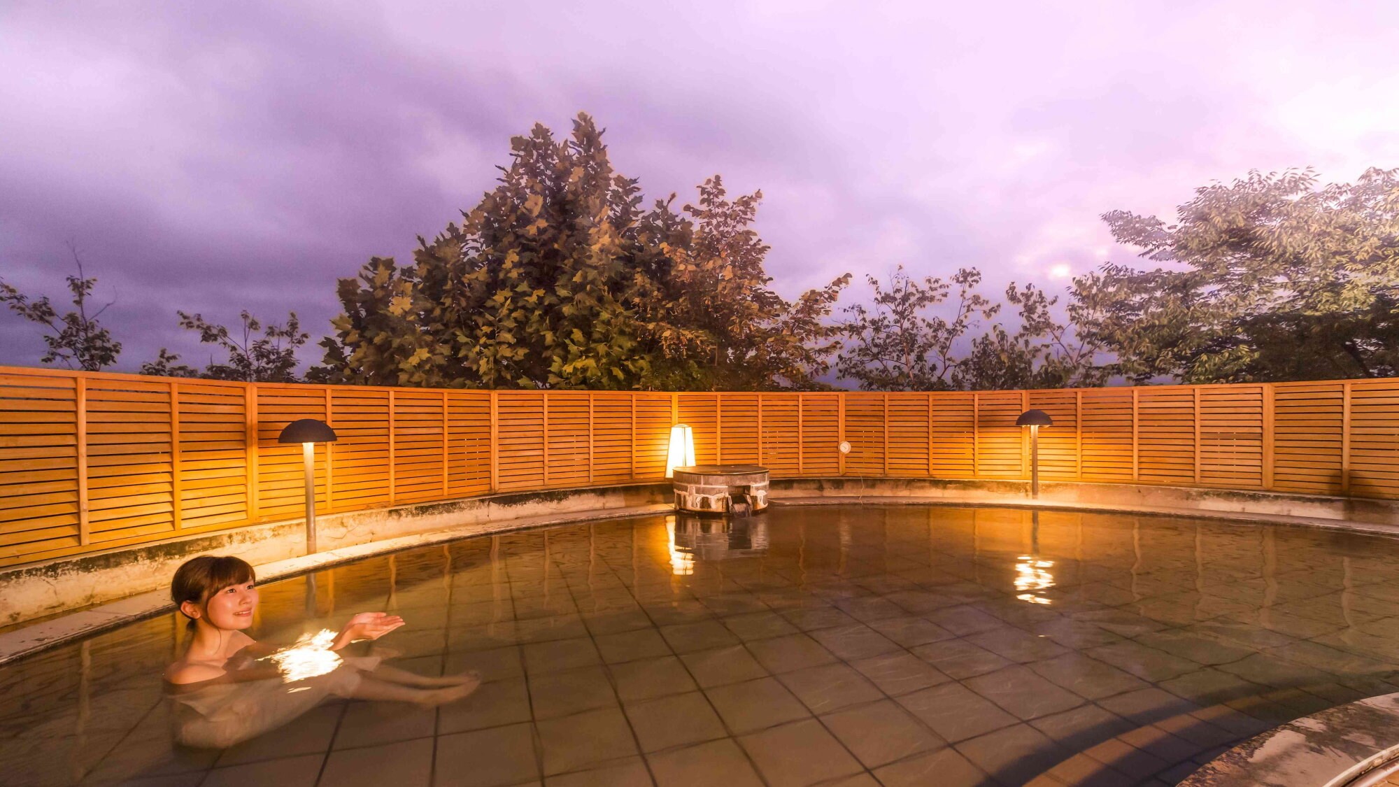 The Western-style open-air bath in the large public bath (evening view) Western-style open-air bath (night view) A Japanese-style open-air bath with a sense of openness