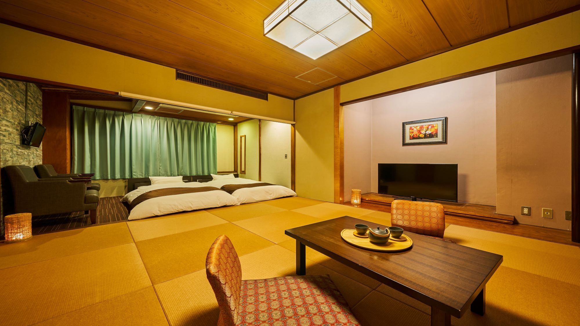 Standard Japanese and Western room * Example of guest room