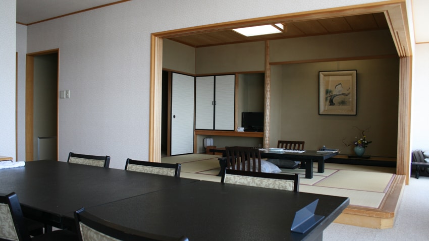이즈오시마를 정면으로 바라보는 전망 절가의 최상층 객실 「아사히 닛」