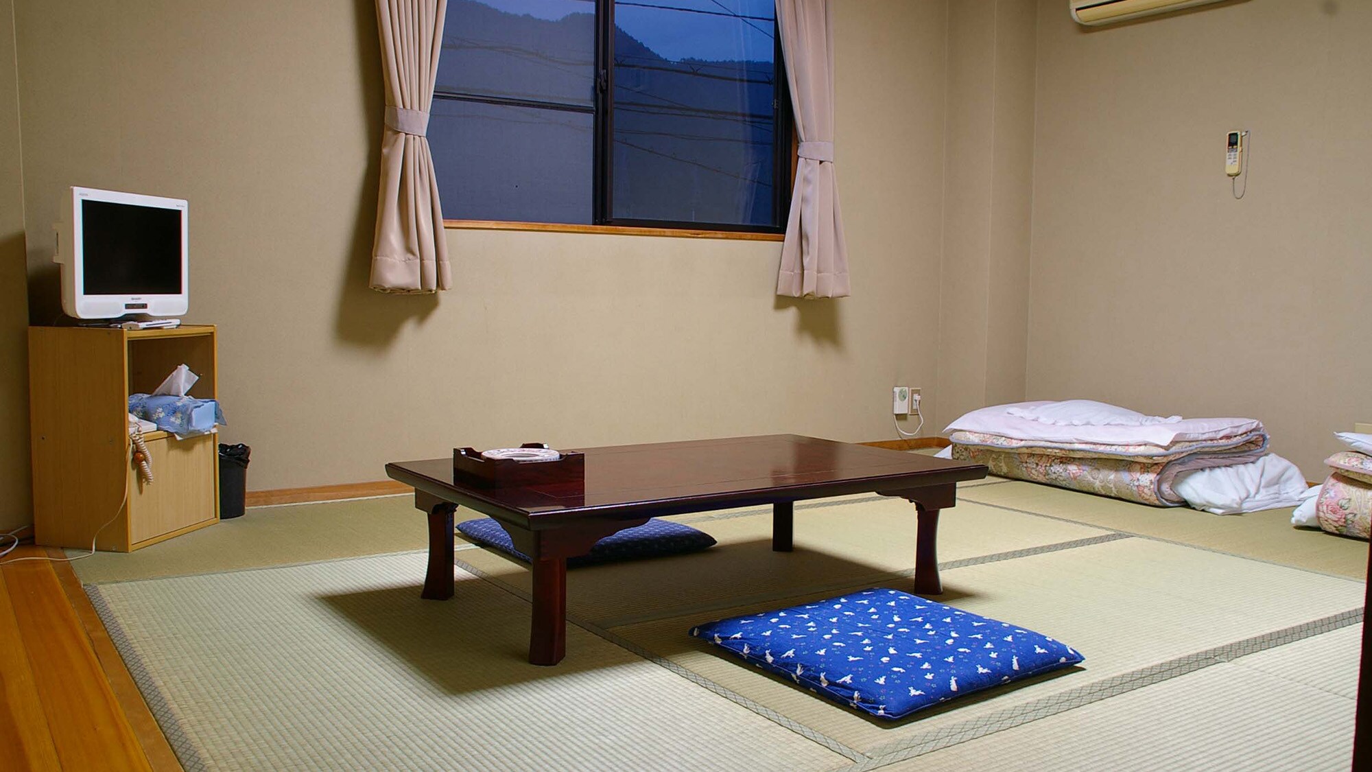 * 8-tatami mat Japanese-style room (no bathroom or toilet)