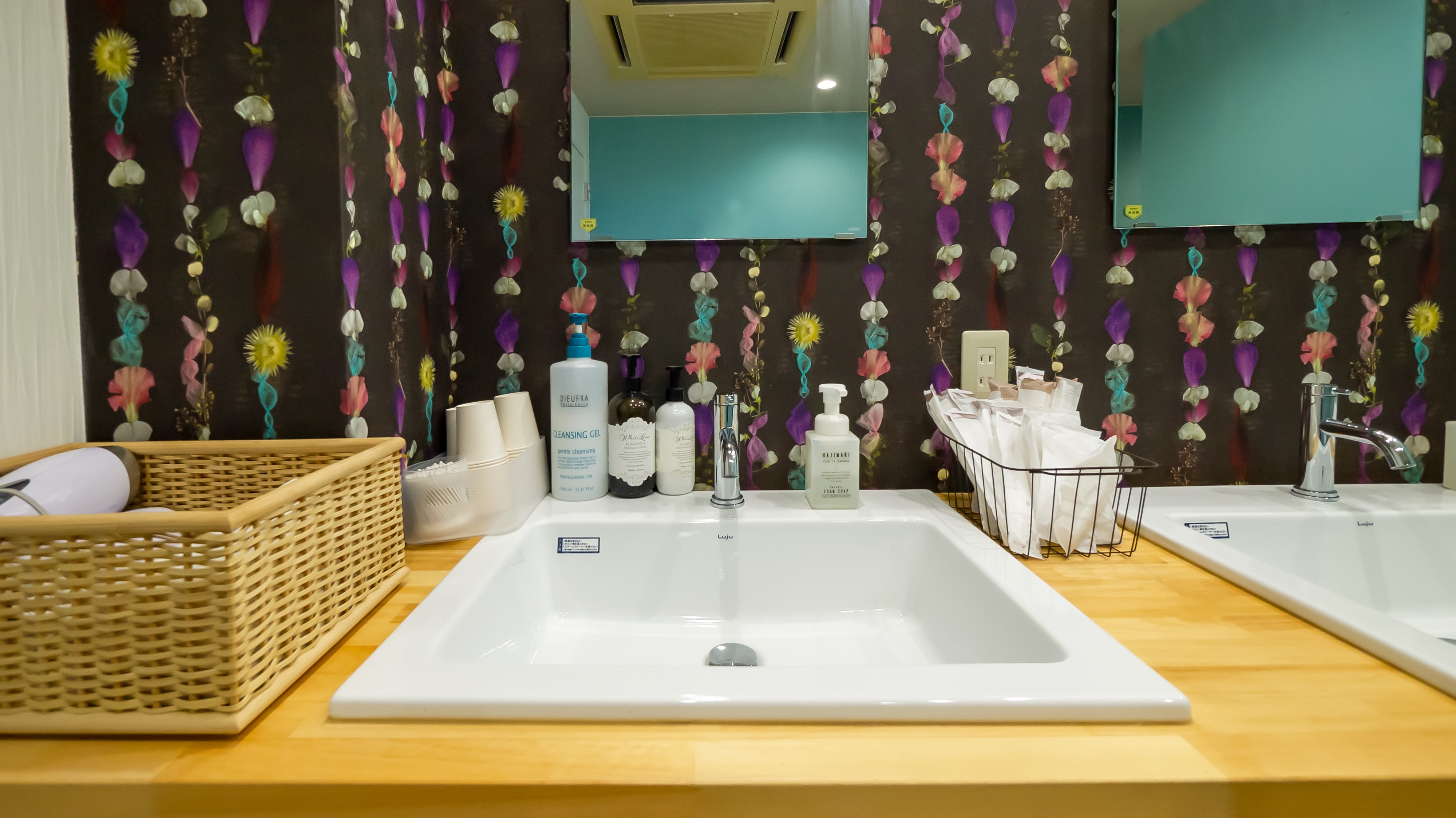 Second floor washbasin