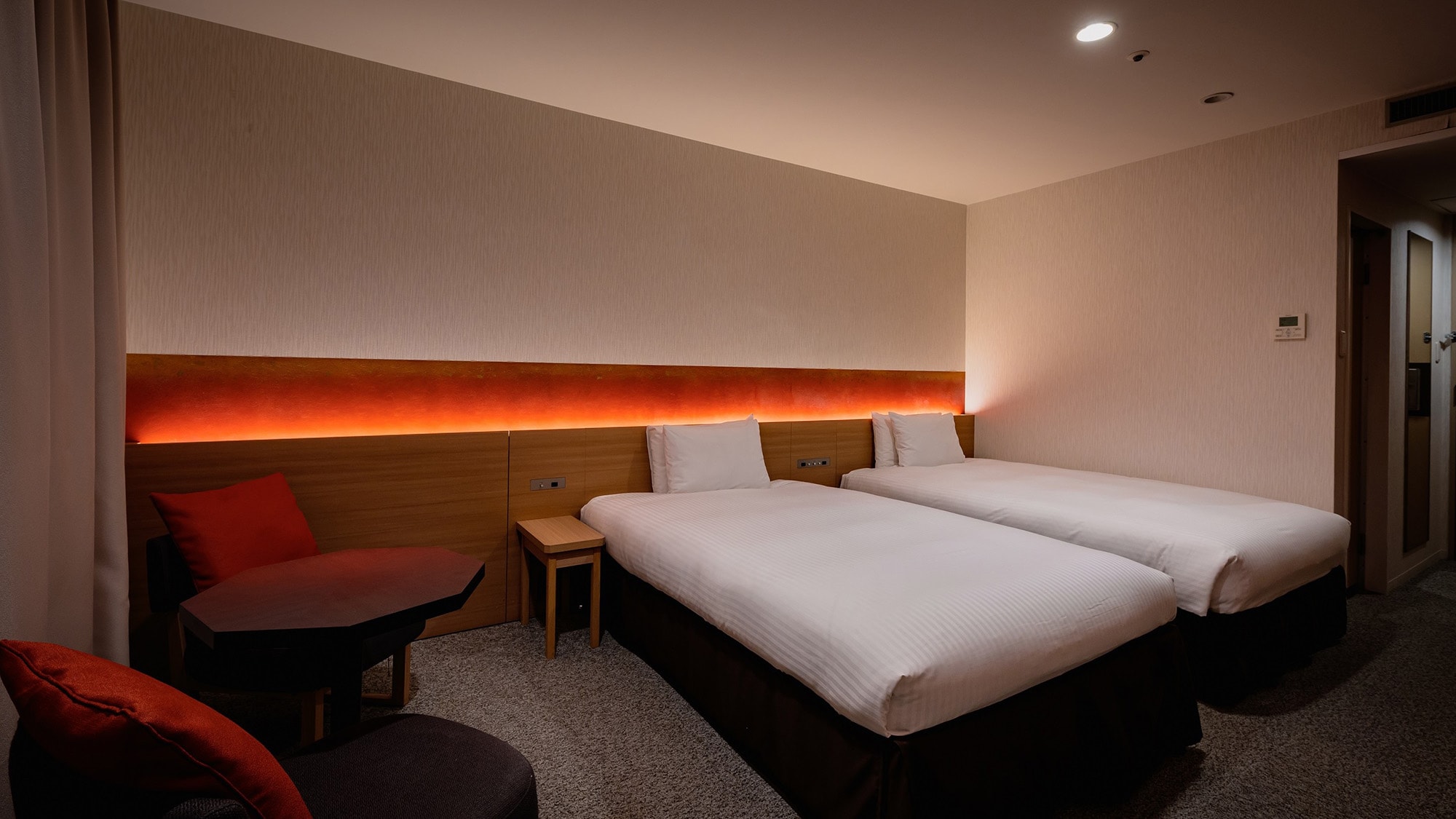 Superior Twin: Can accommodate up to 3 people by adding an extra bed