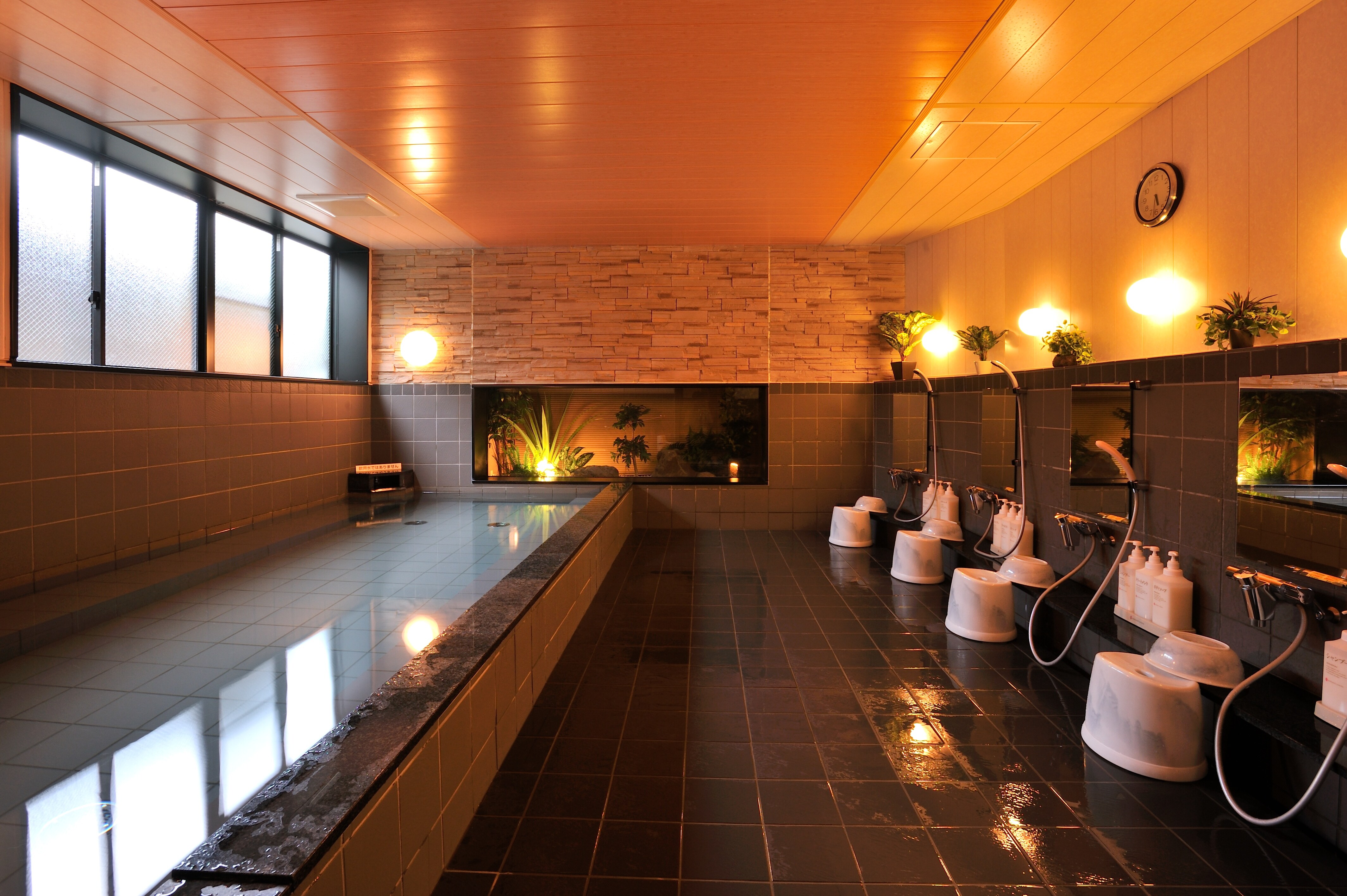 Large communal bath ③ 16: 9