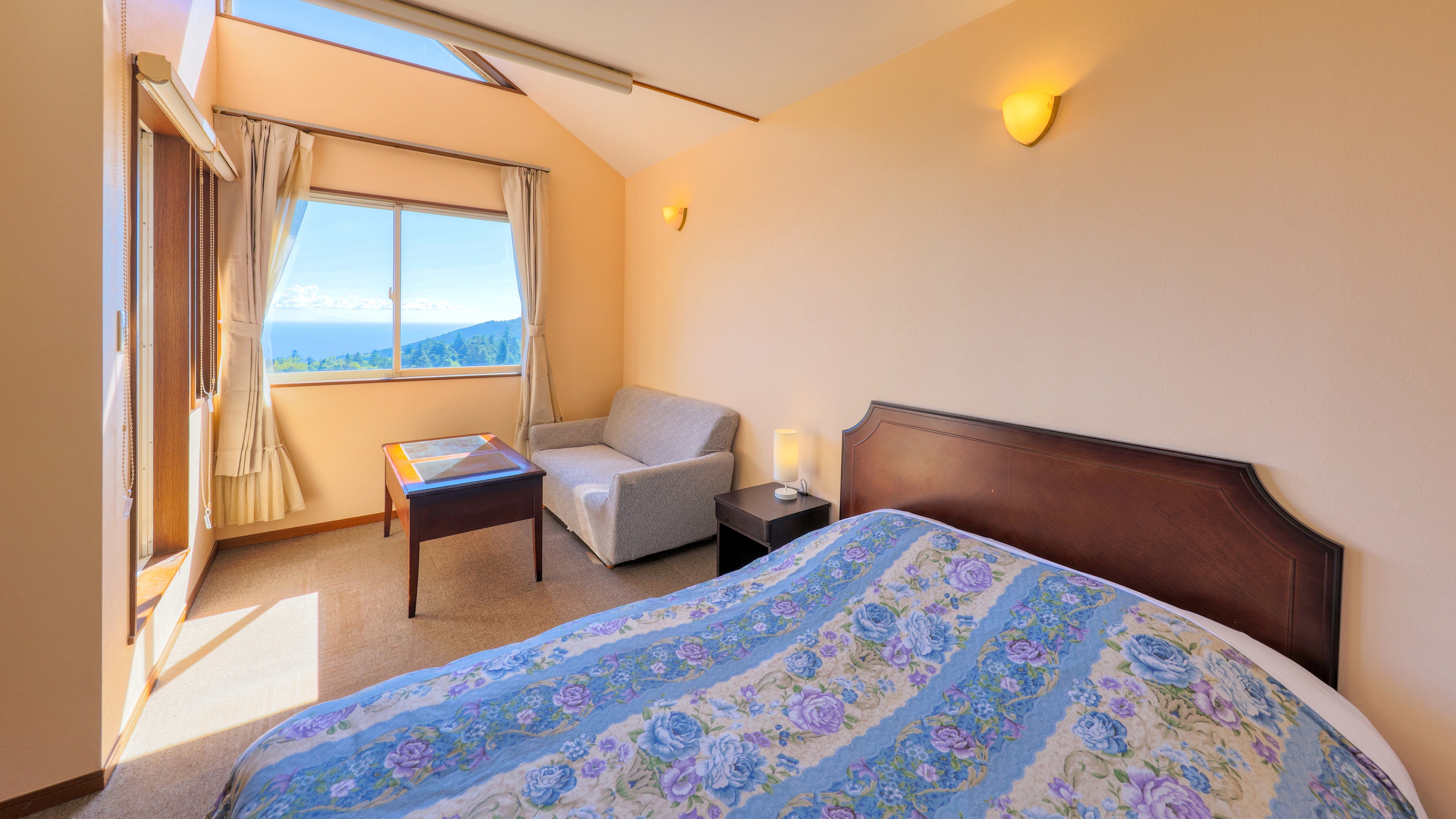 Western-style double room with open-air bath [201/Aubergine]